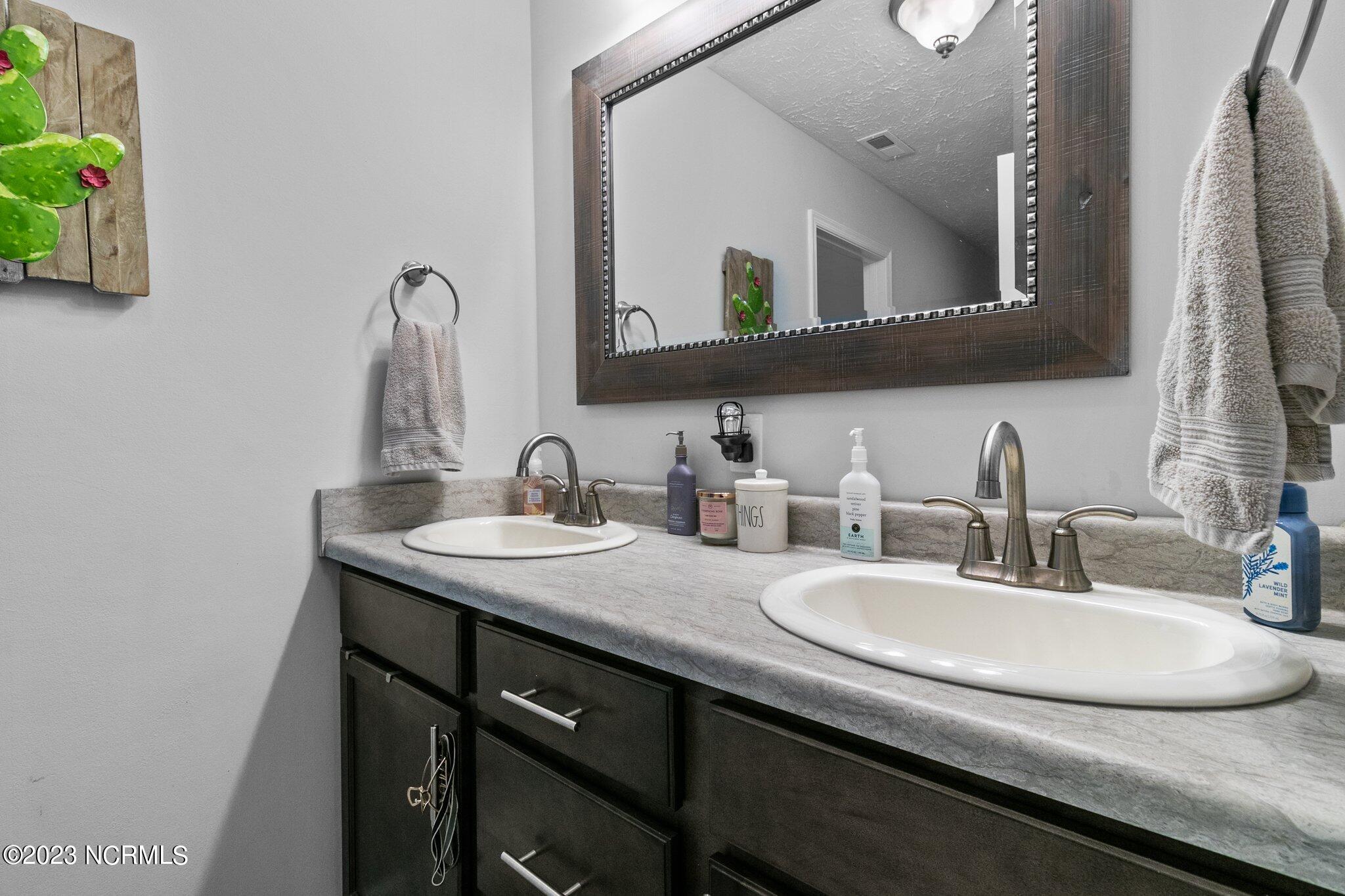 475 N Ashe Street Property Photo 16