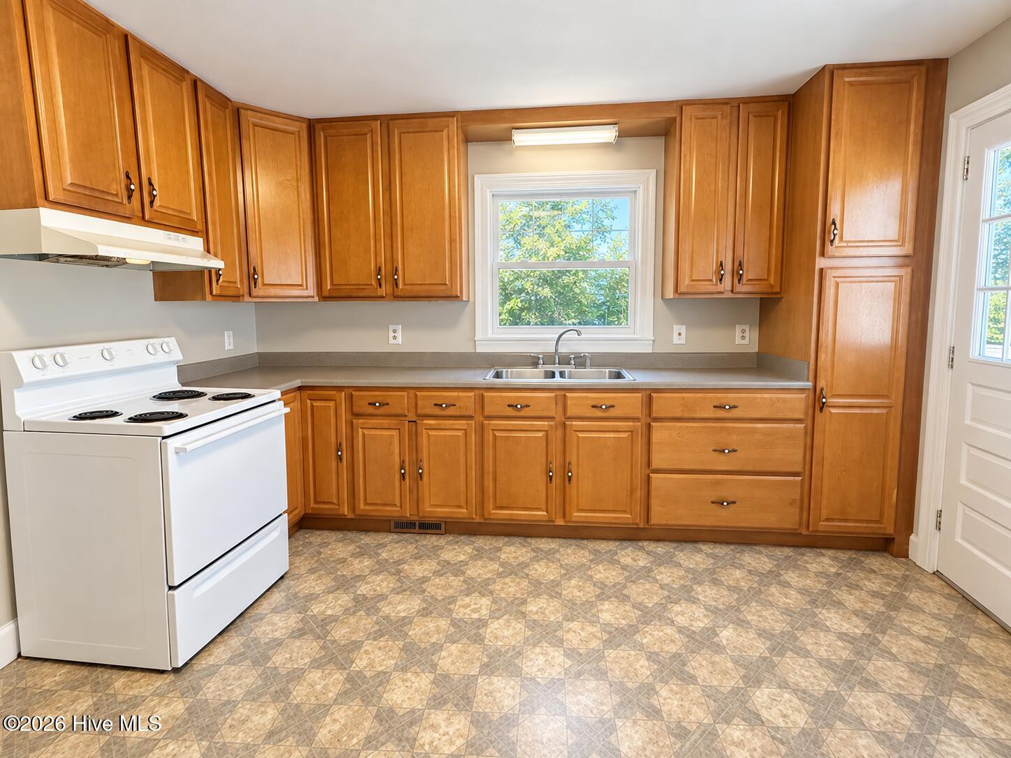 2411 Slay Drive Property Photo 8