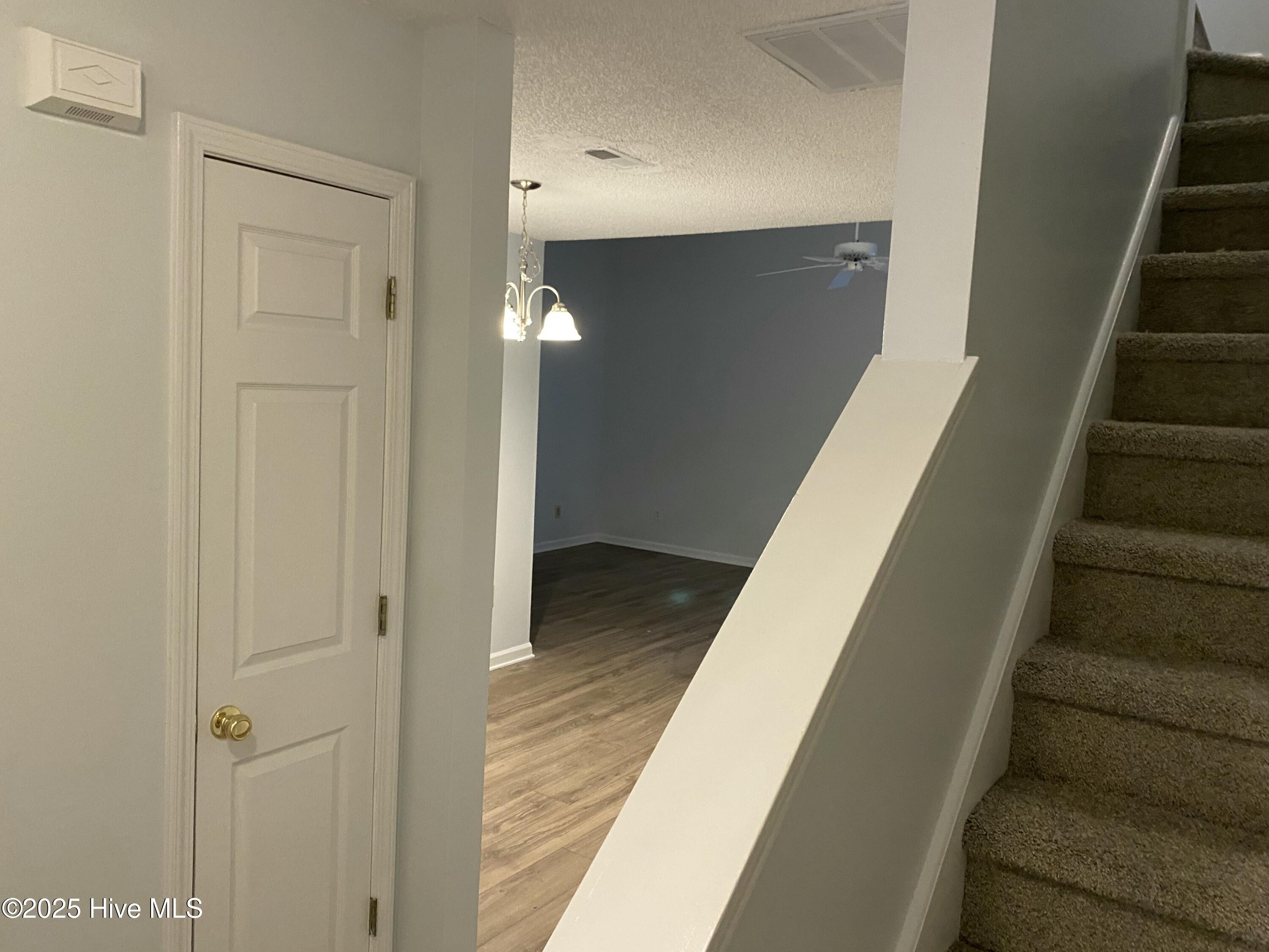 5142 Lamppost Circle Property Photo 4