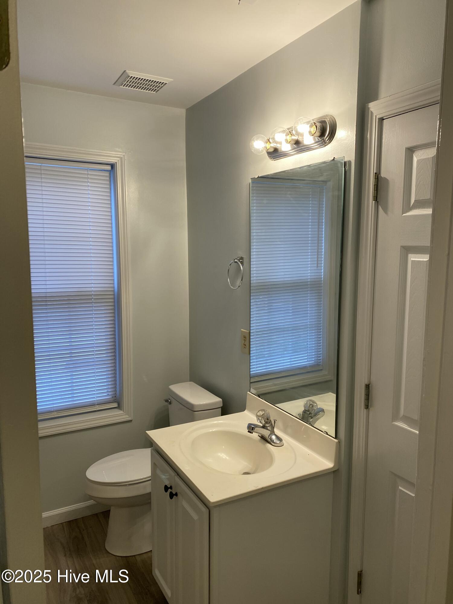 5142 Lamppost Circle Property Photo 8