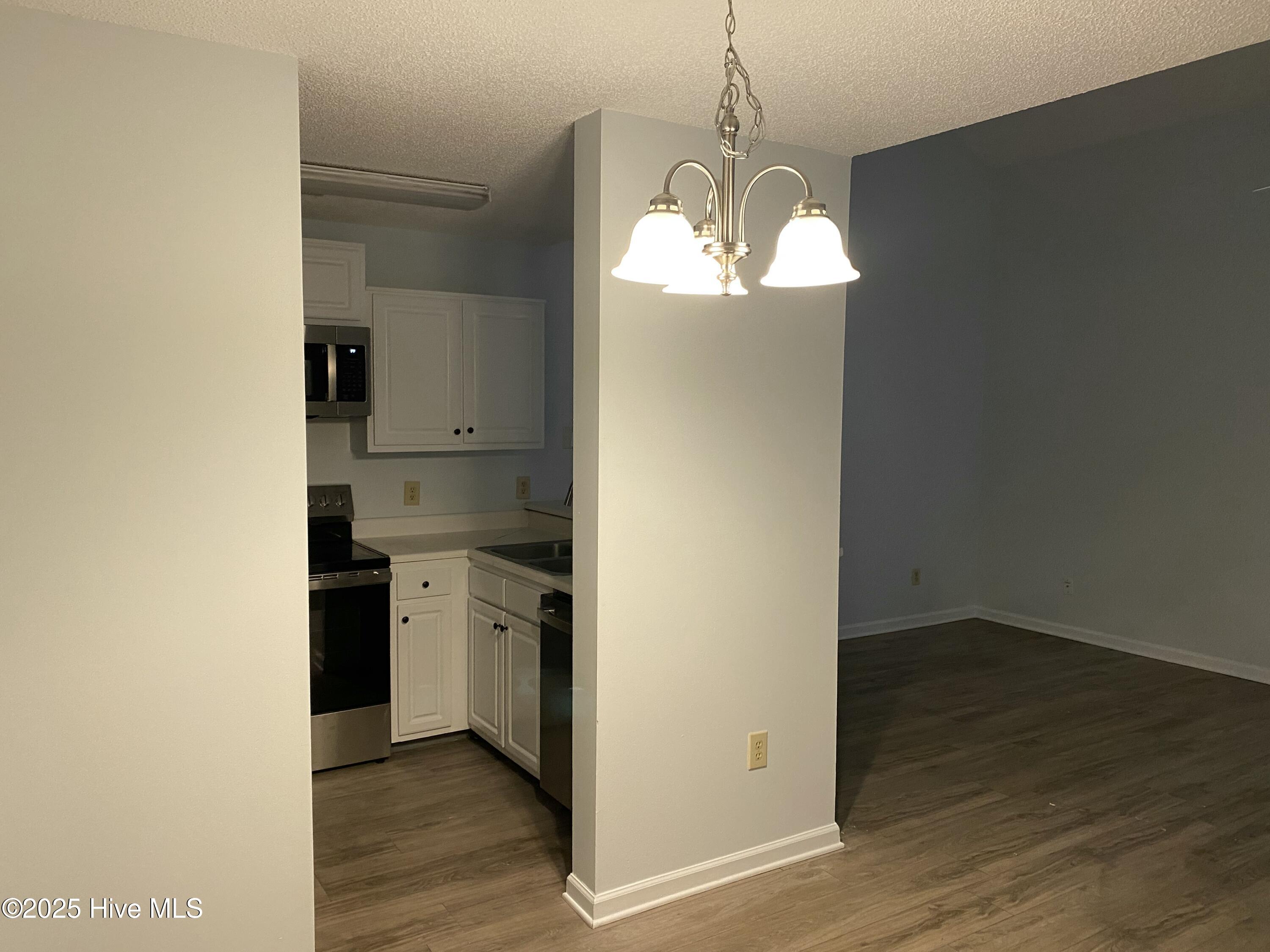 5142 Lamppost Circle Property Photo 11
