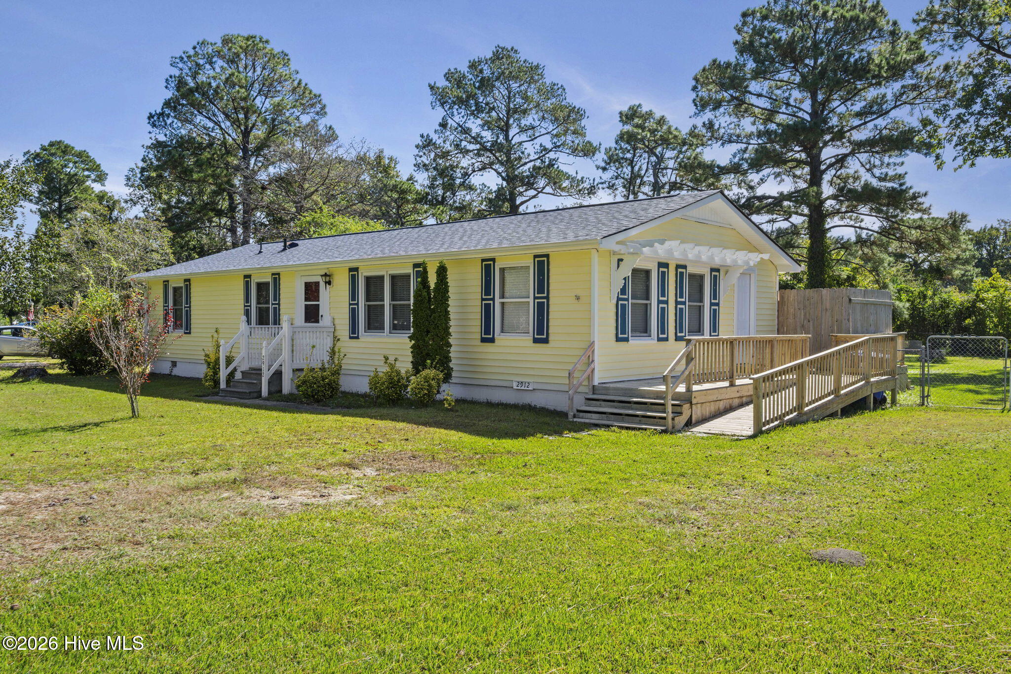 2912 Newport Circle Property Photo 3