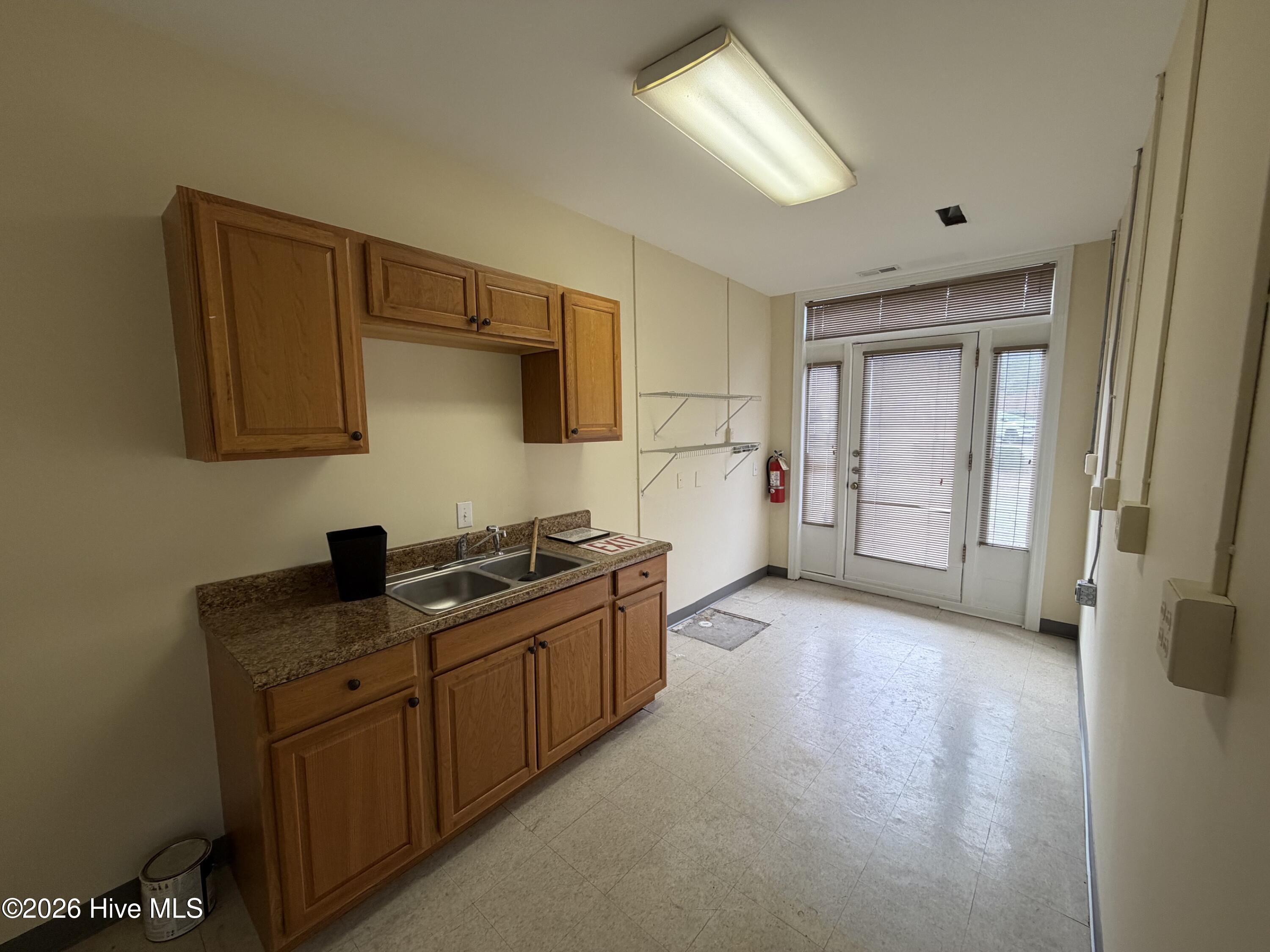 200 S Poindexter Street Property Photo 14