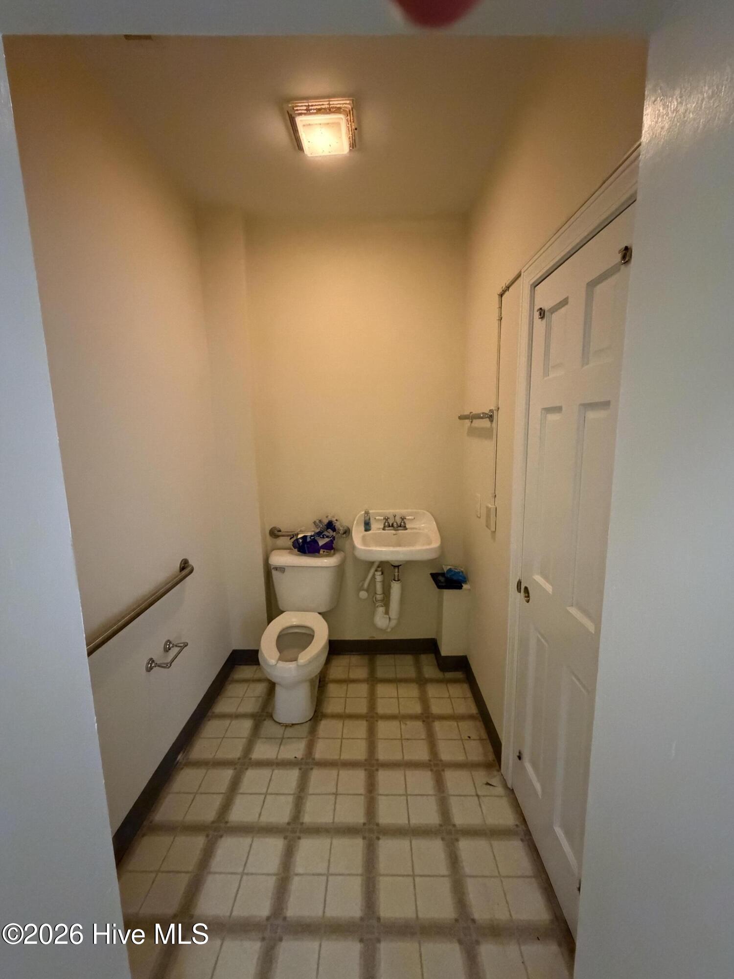200 S Poindexter Street Property Photo 16