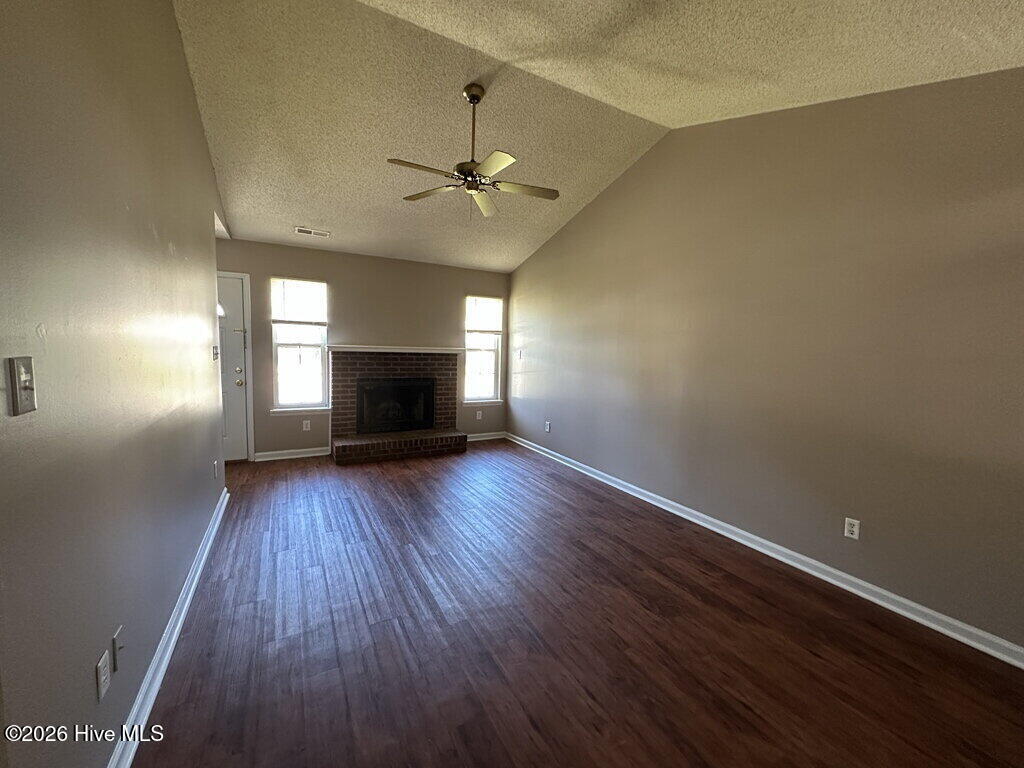 204 Live Oak Court Property Photo 3