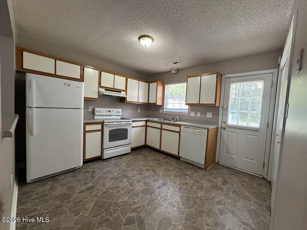 204 Live Oak Court Property Photo 4
