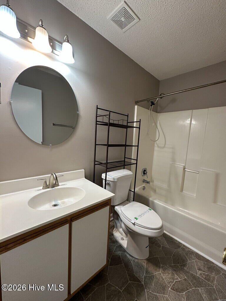 204 Live Oak Court Property Photo 6