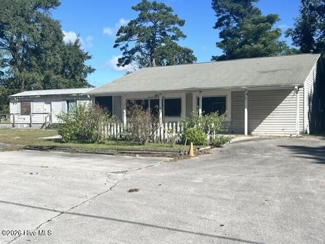 684 Nine Foot Road Property Photo 2