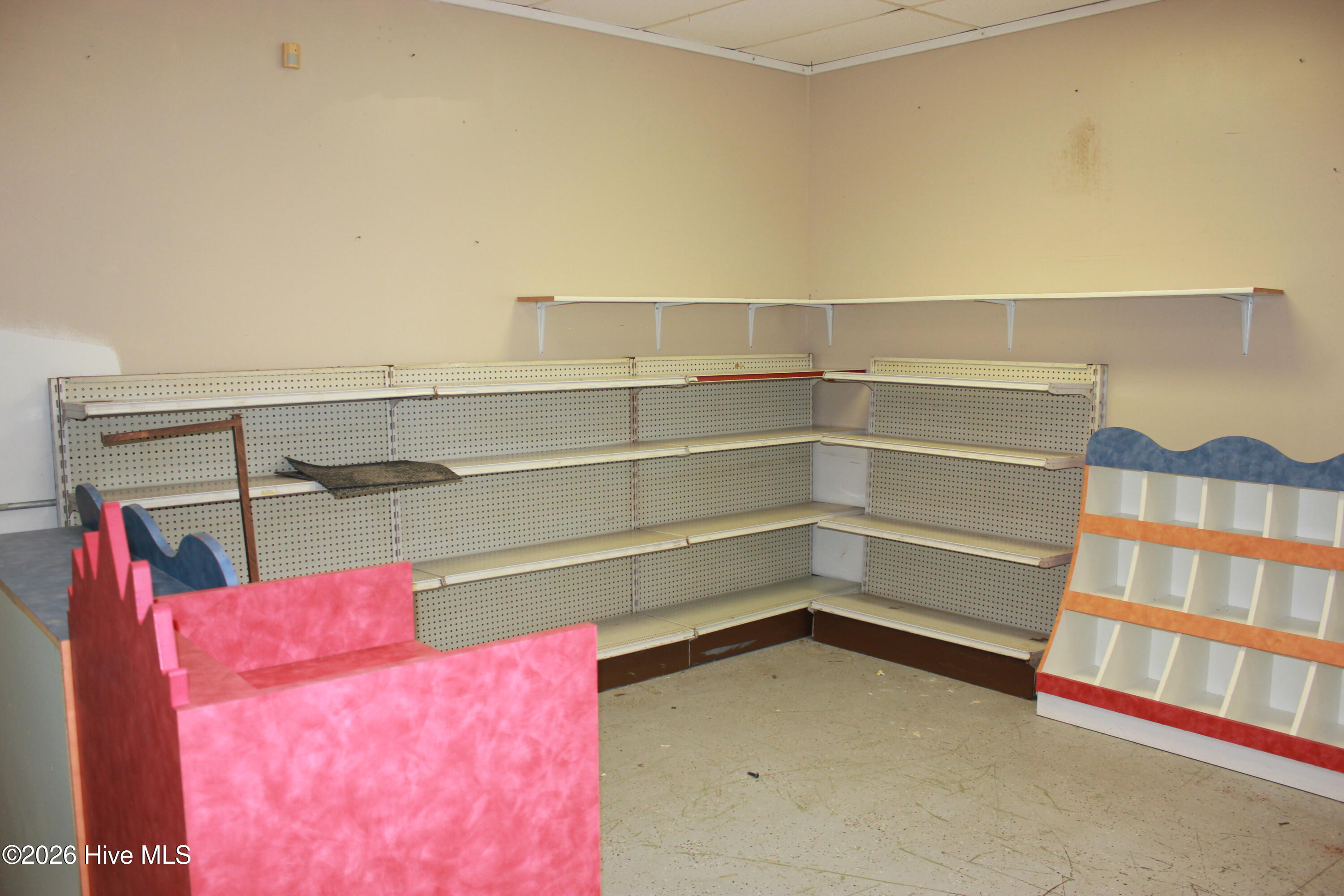 684 Nine Foot Road Property Photo 7