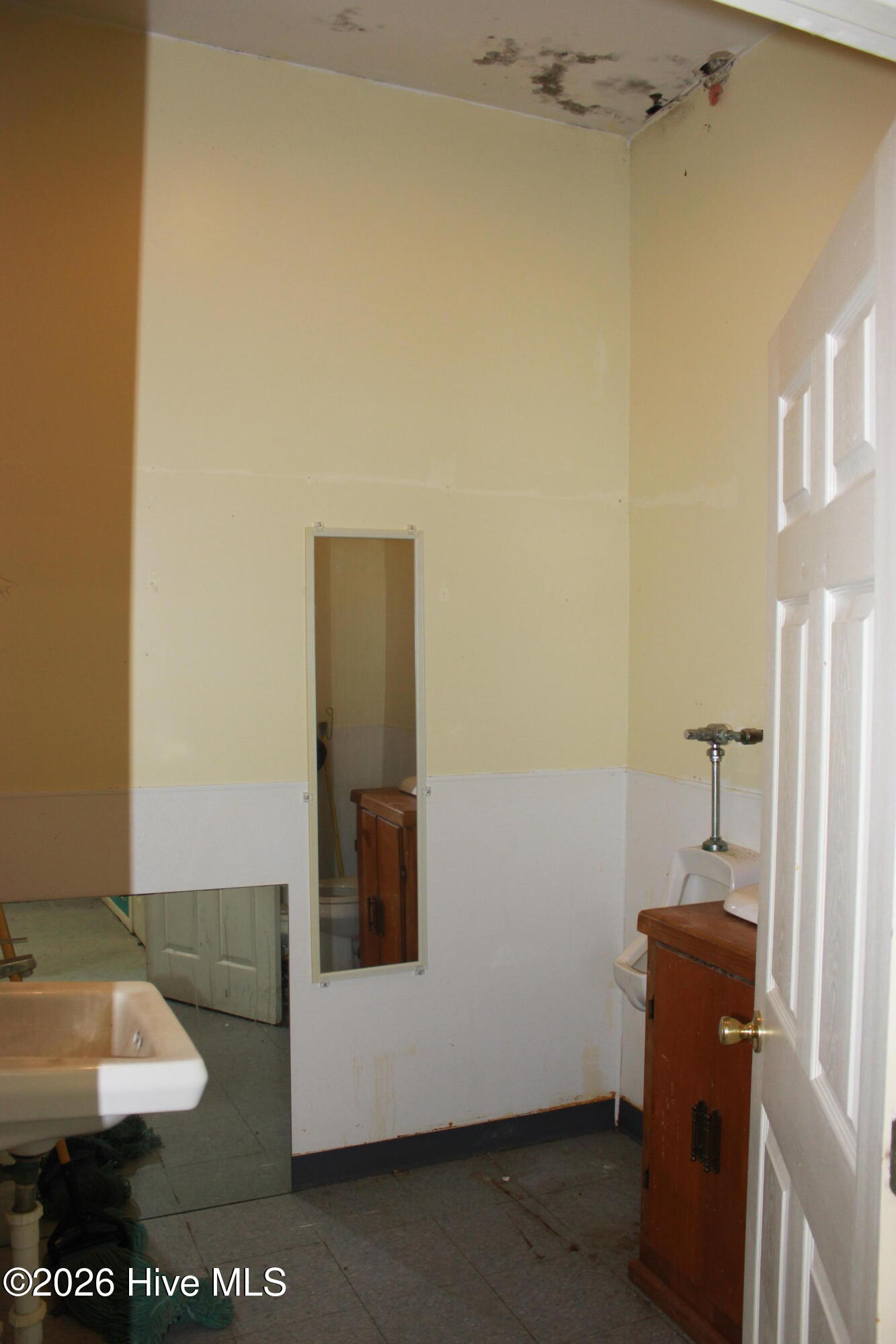 684 Nine Foot Road Property Photo 10