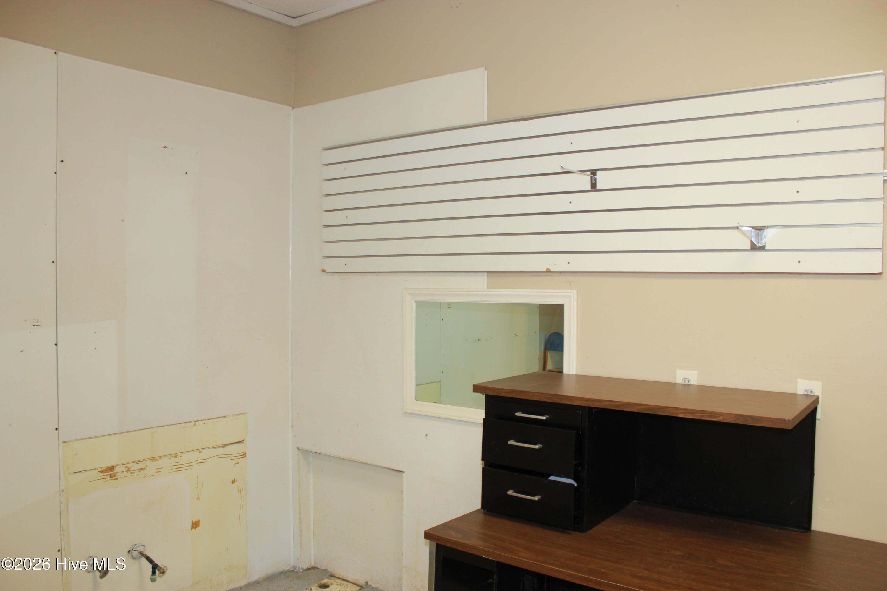 684 Nine Foot Road Property Photo 14