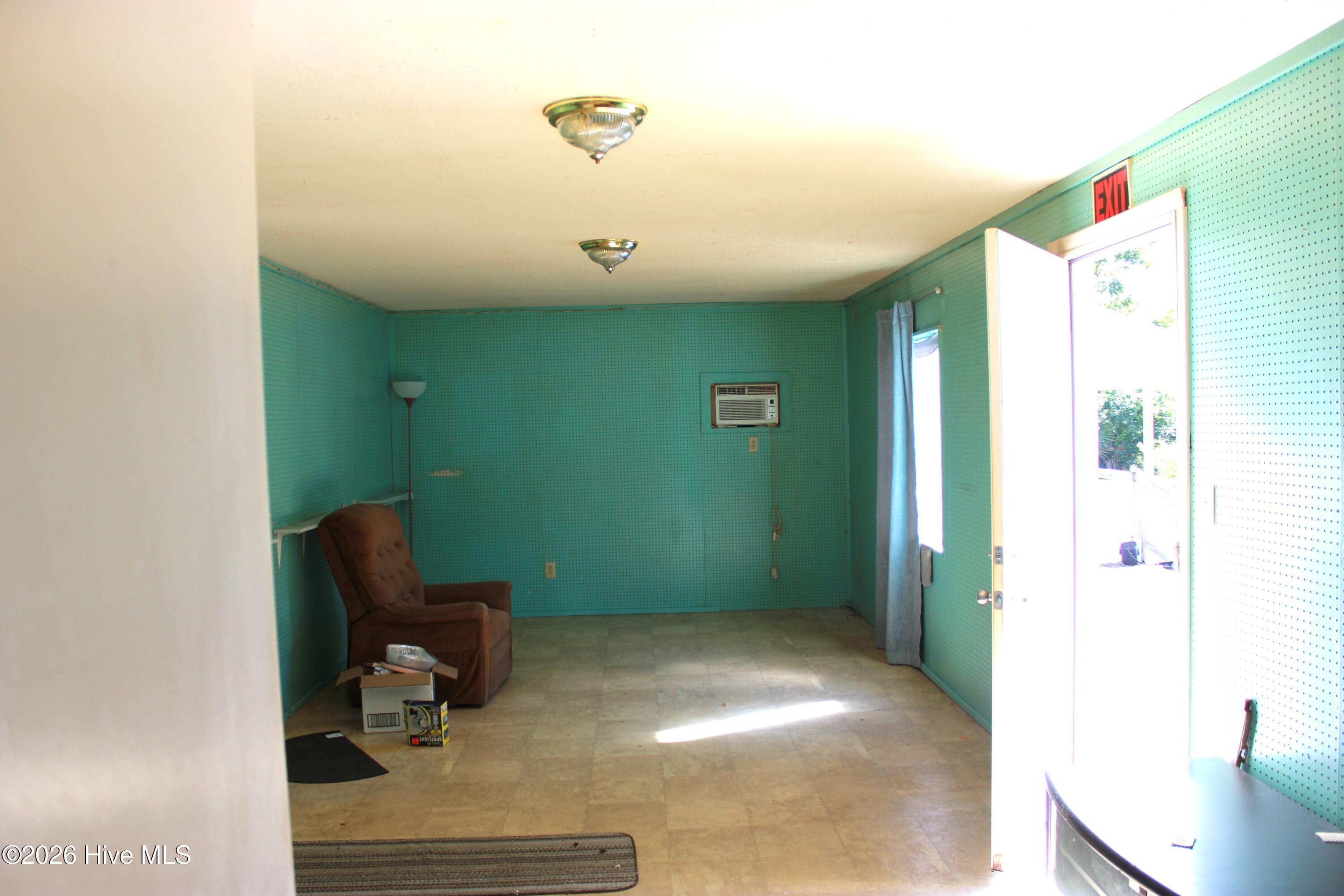 684 Nine Foot Road Property Photo 24