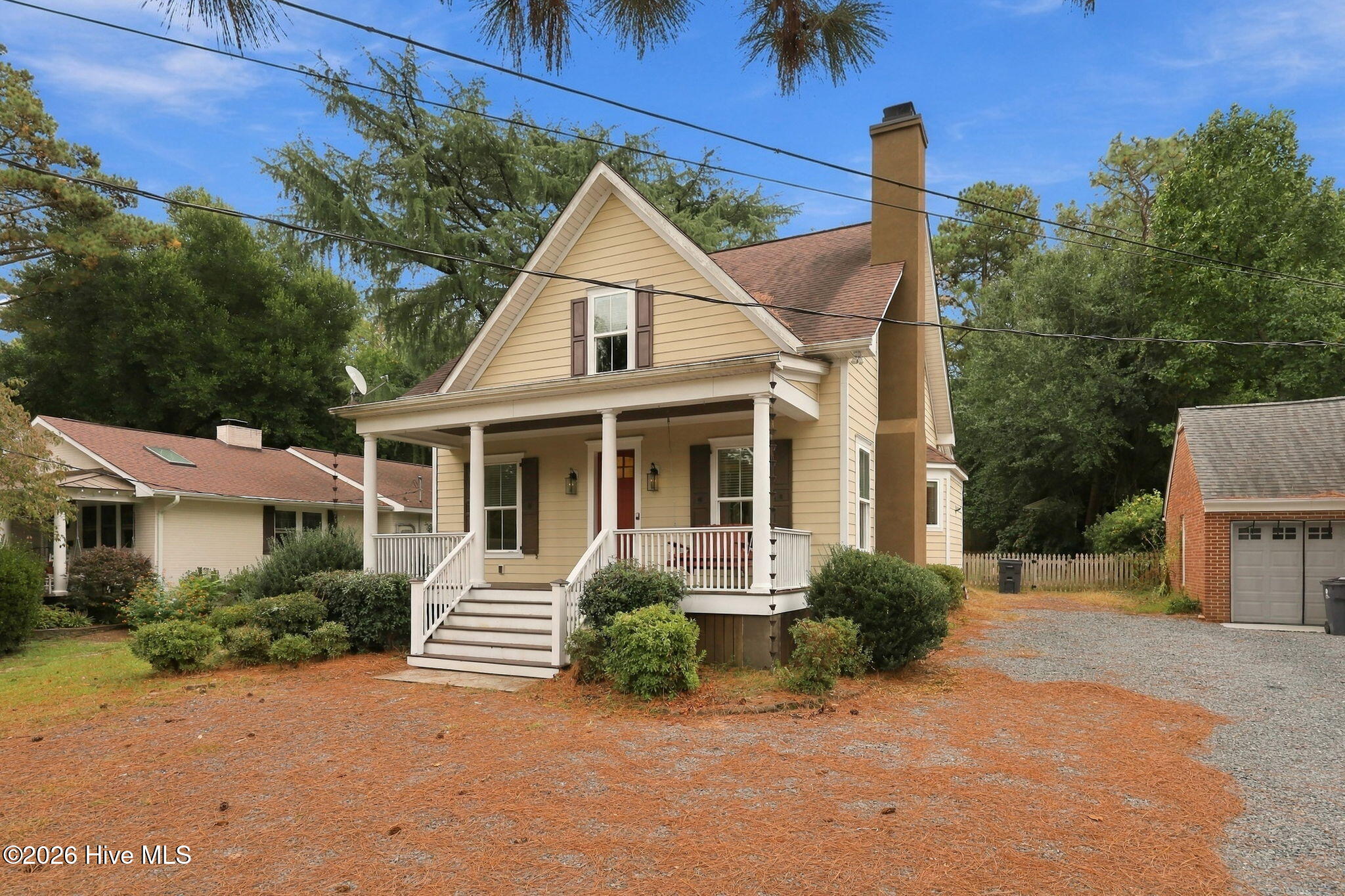 445 N May Street Property Photo 1