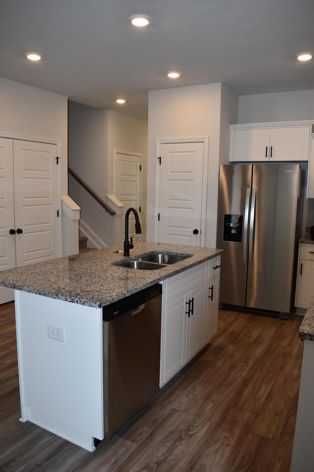 4125 Beautiful Pond Park Property Photo 3
