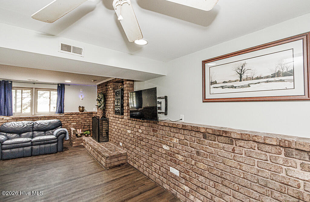 3001 Askew Road Property Photo 10
