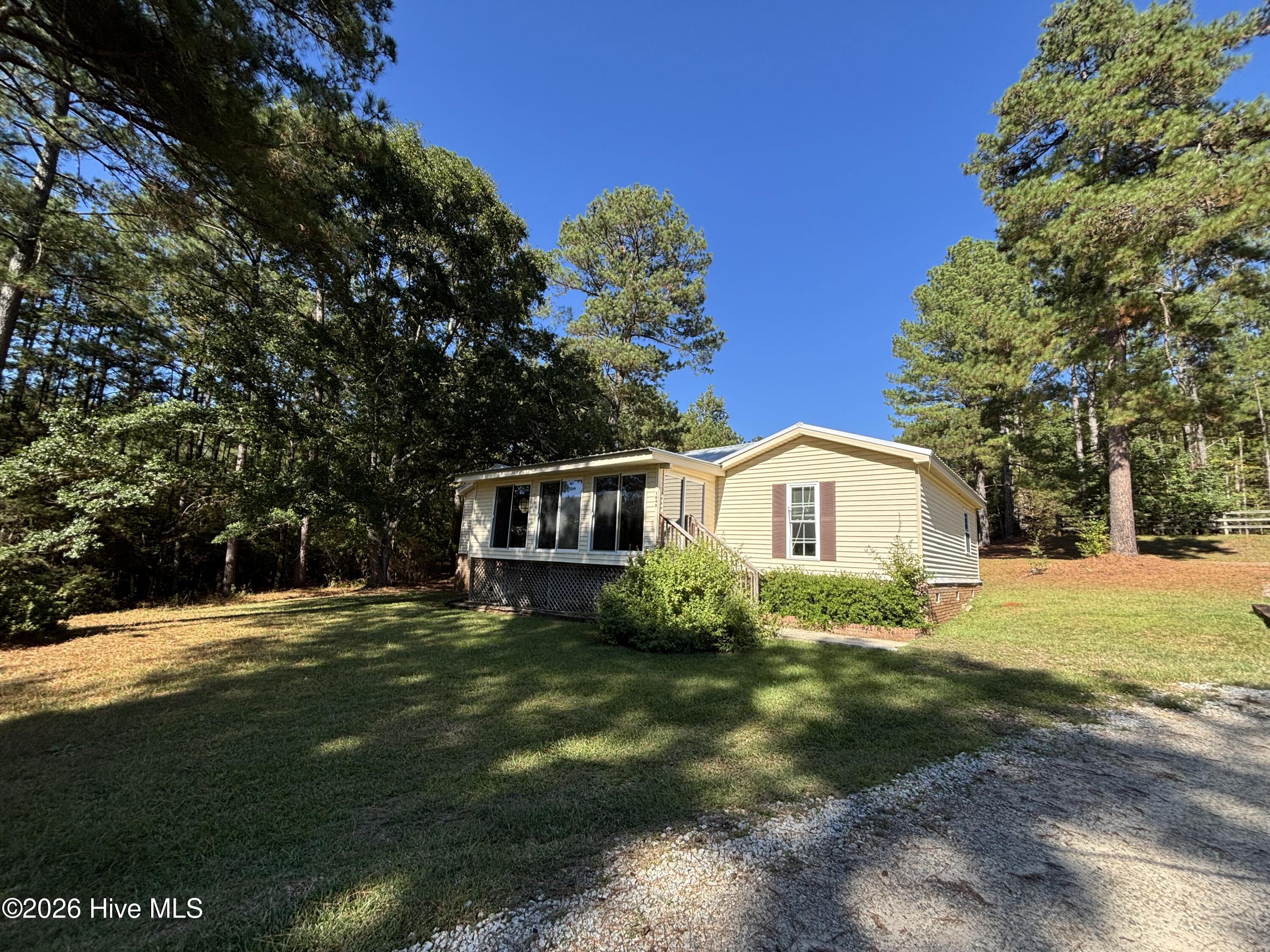 1640 Oakwood Road B Property Photo 1
