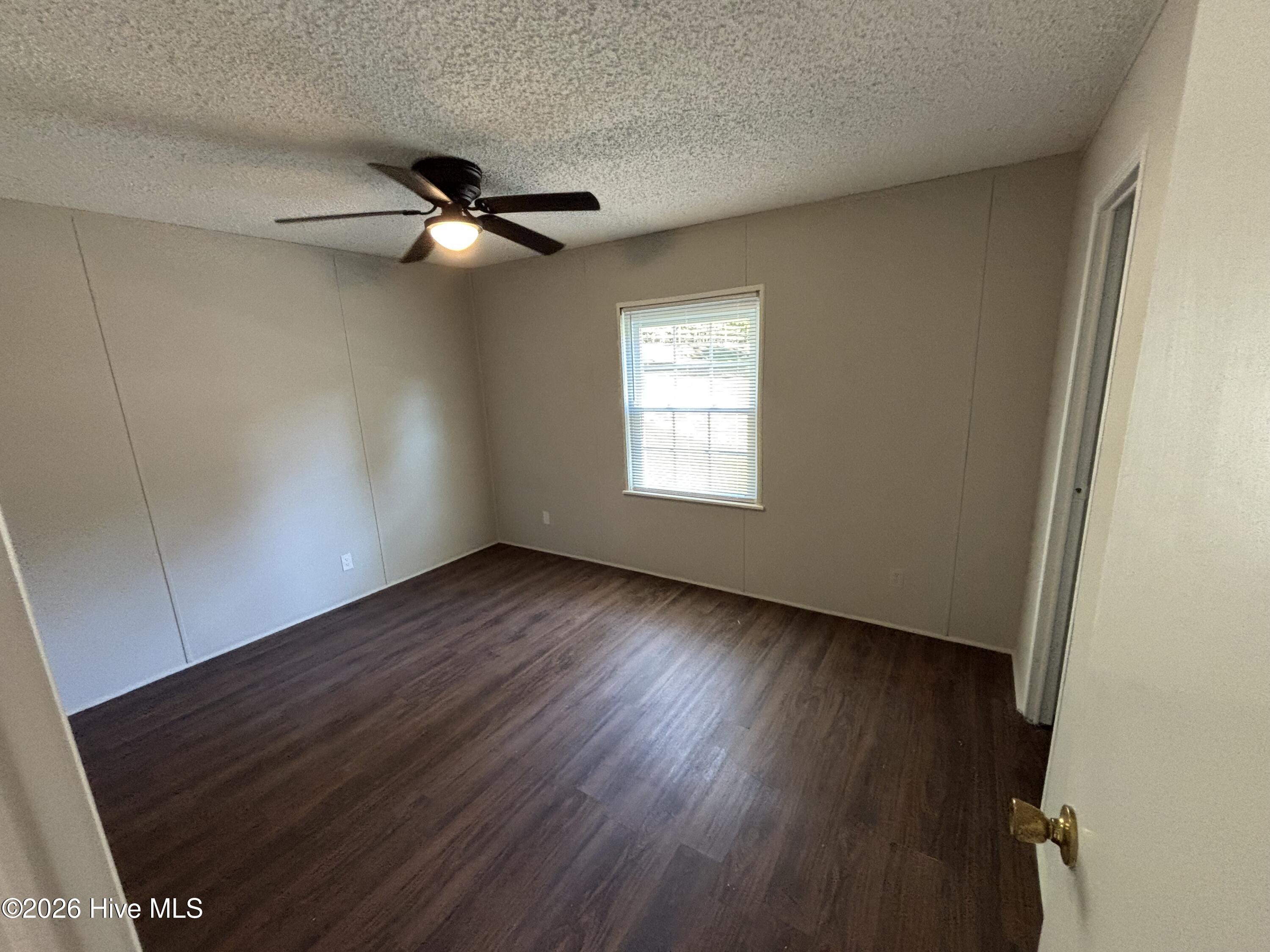 1640 Oakwood Road B Property Photo 13