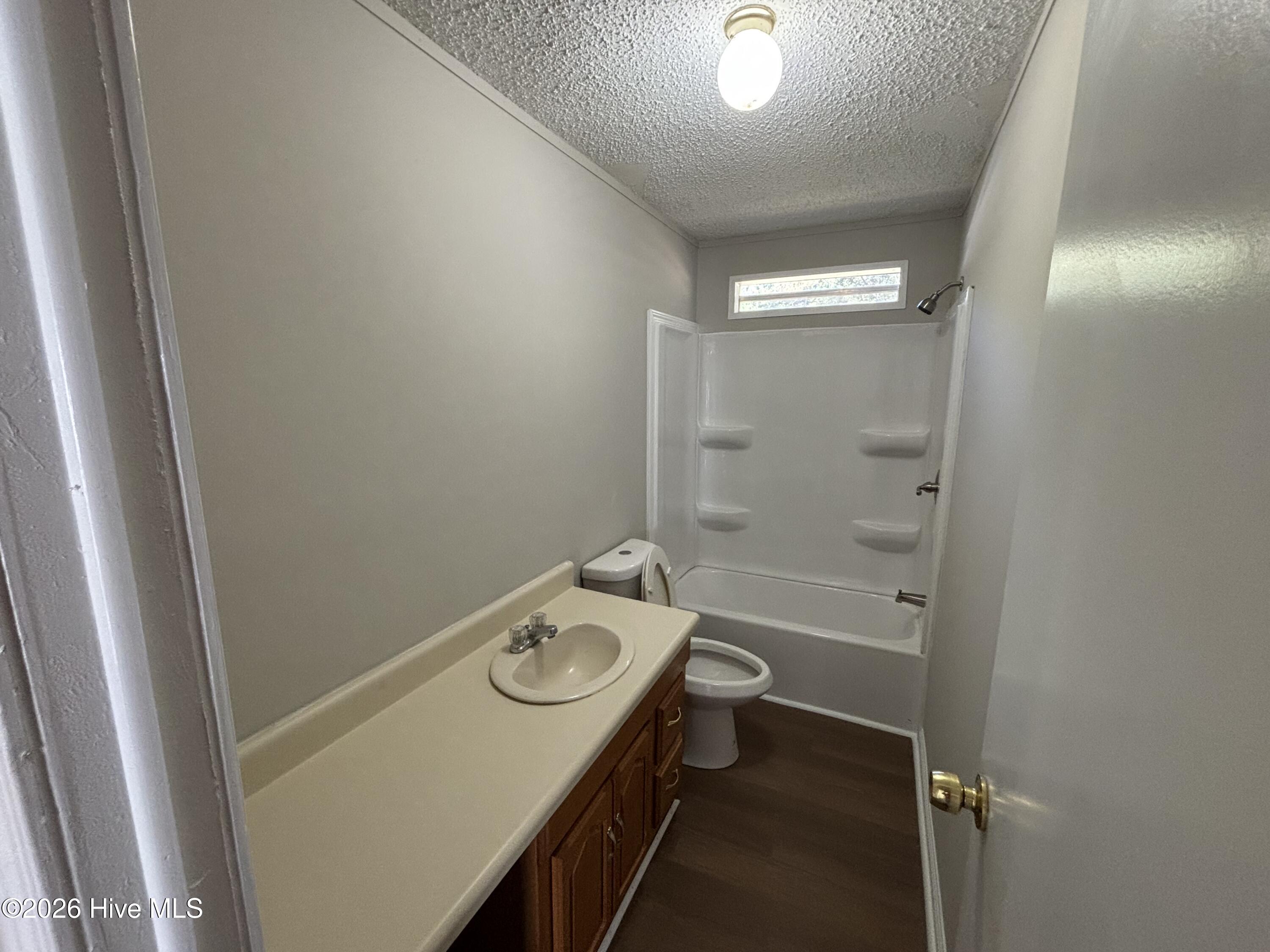 1640 Oakwood Road B Property Photo 14