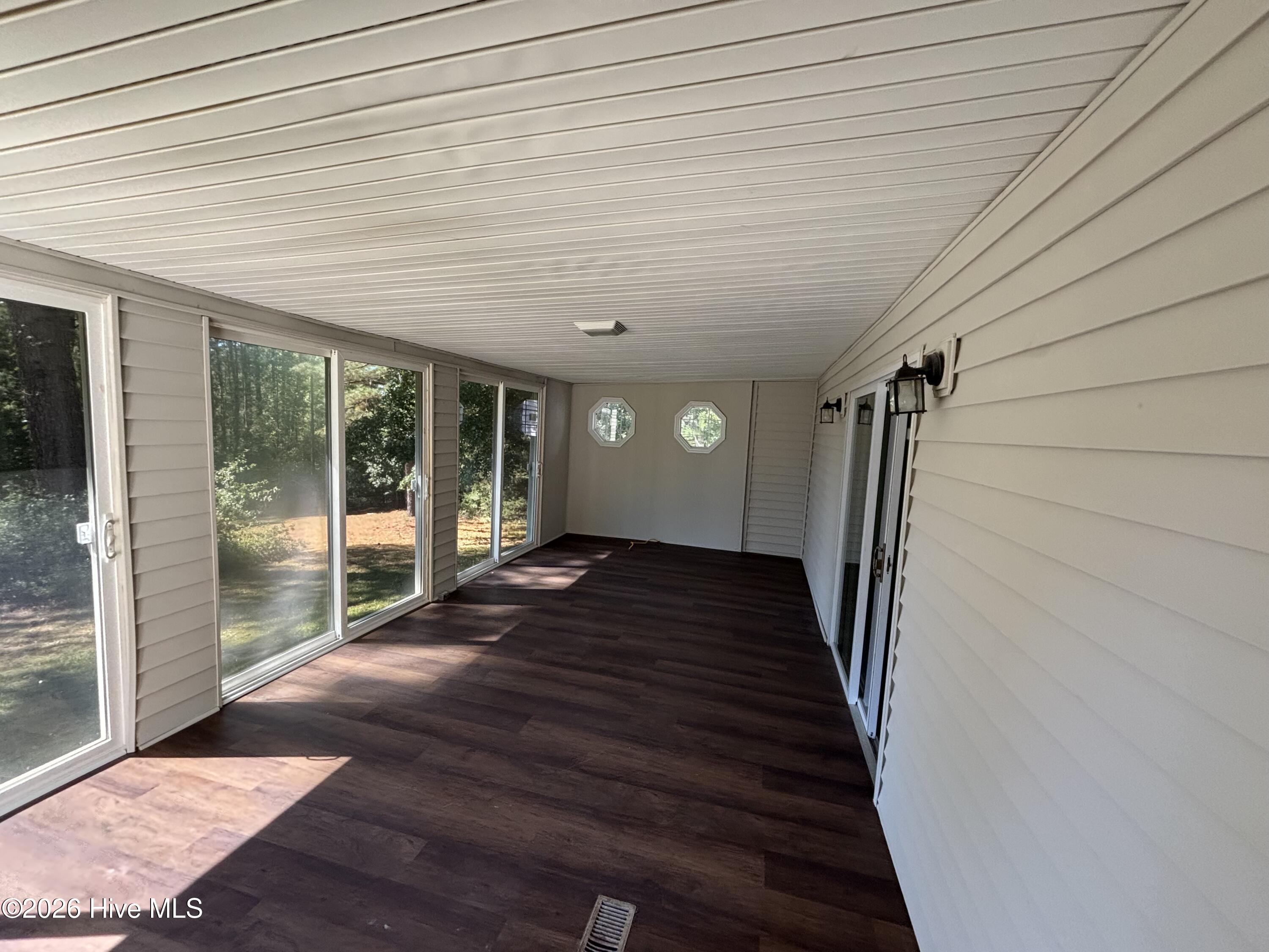 1640 Oakwood Road B Property Photo 15