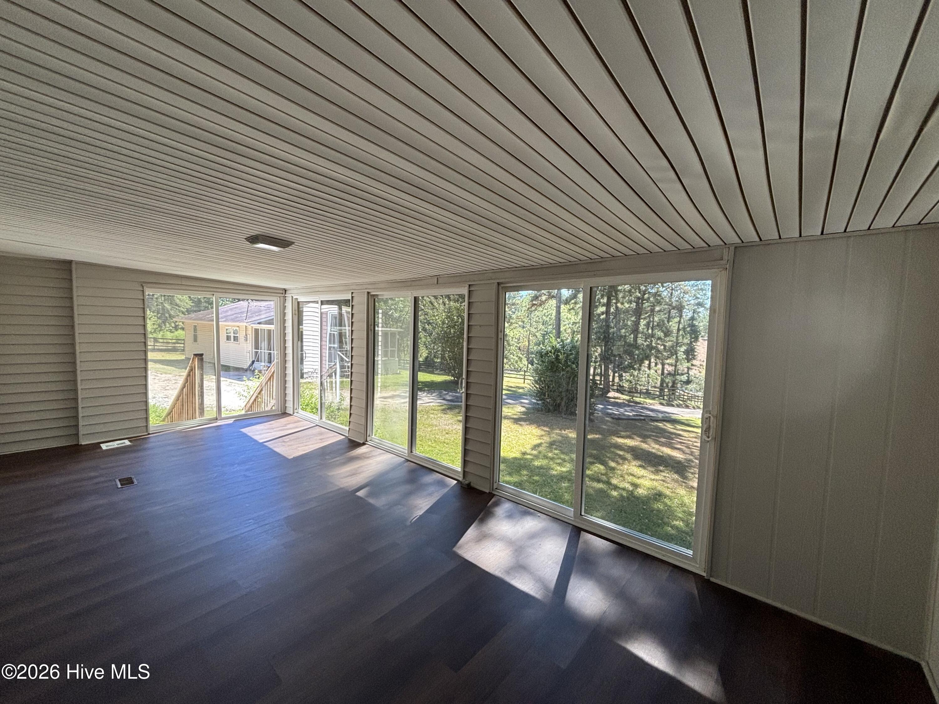 1640 Oakwood Road B Property Photo 16
