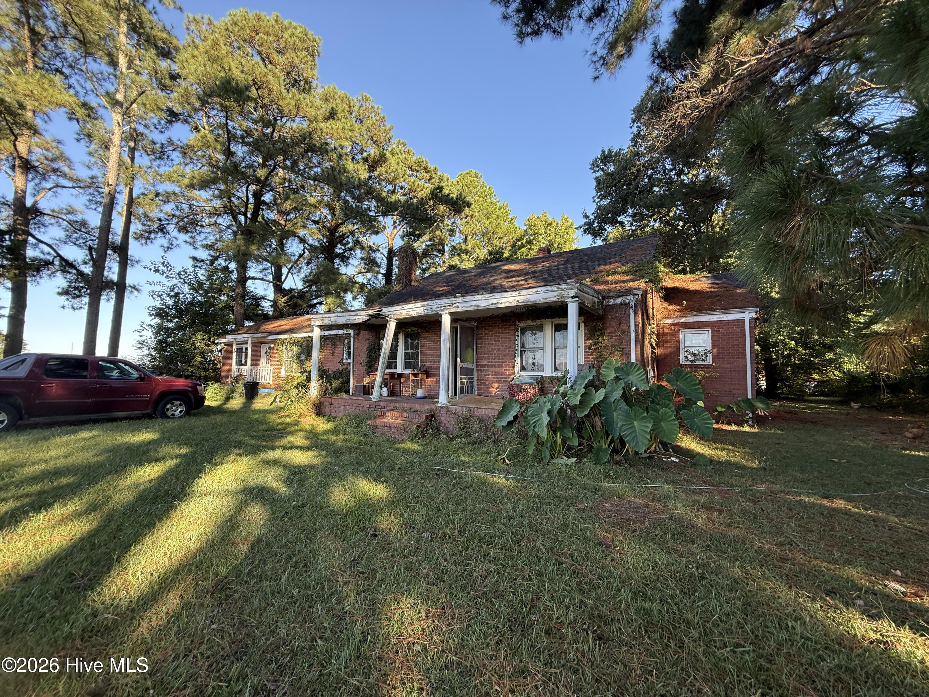1946 Paradise Road Property Photo 1