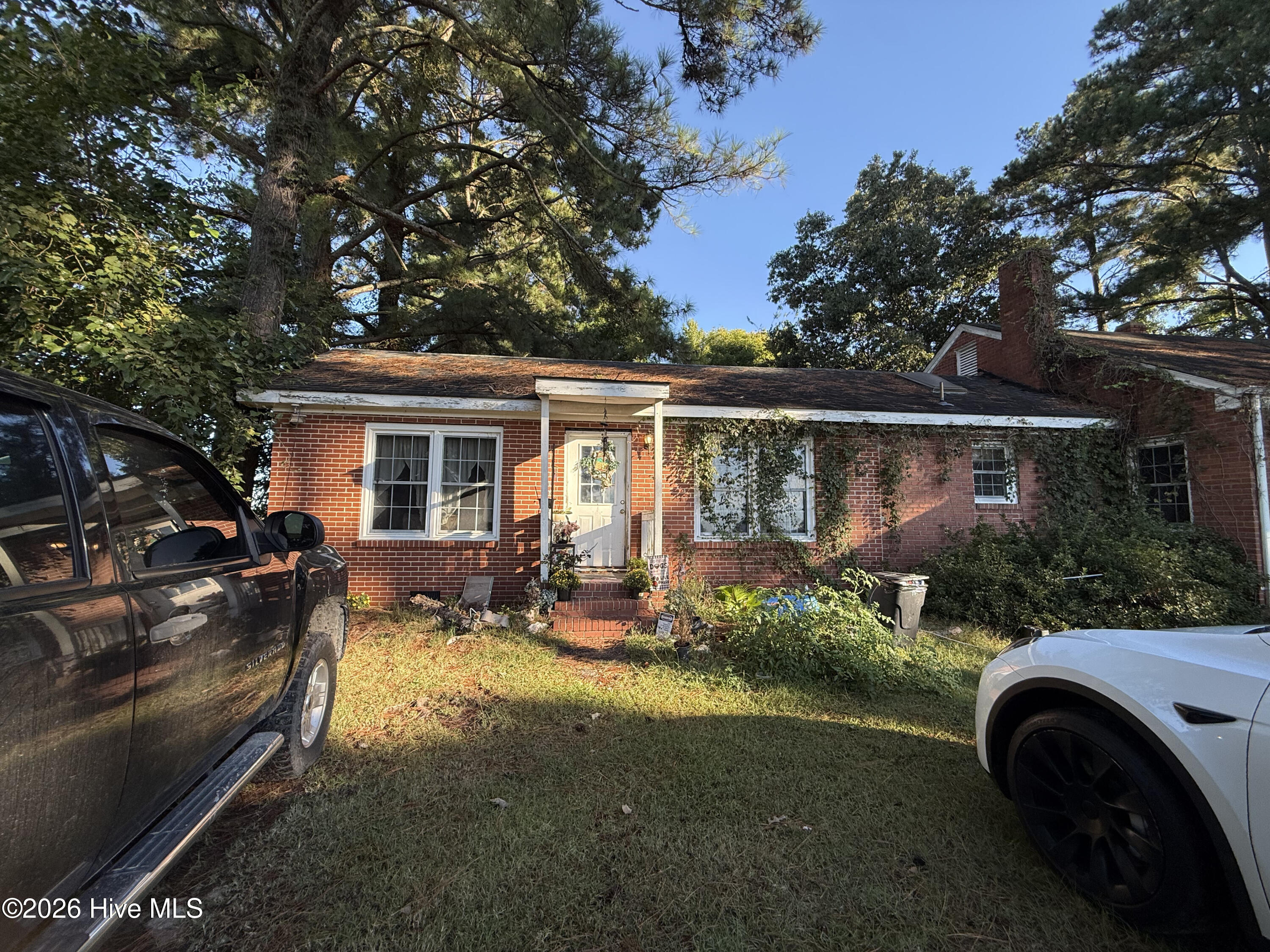 1946 Paradise Road Property Photo 3
