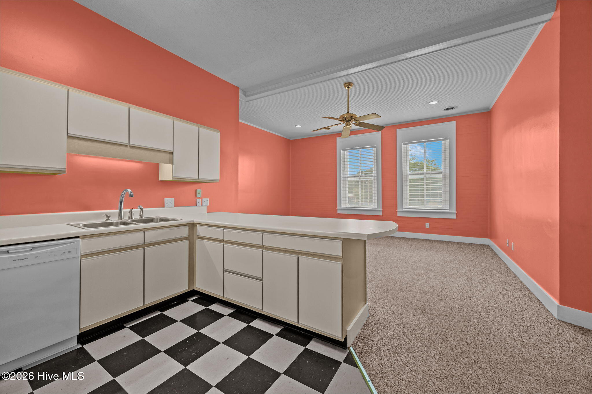 122 S Market Street 3 Property Photo 14