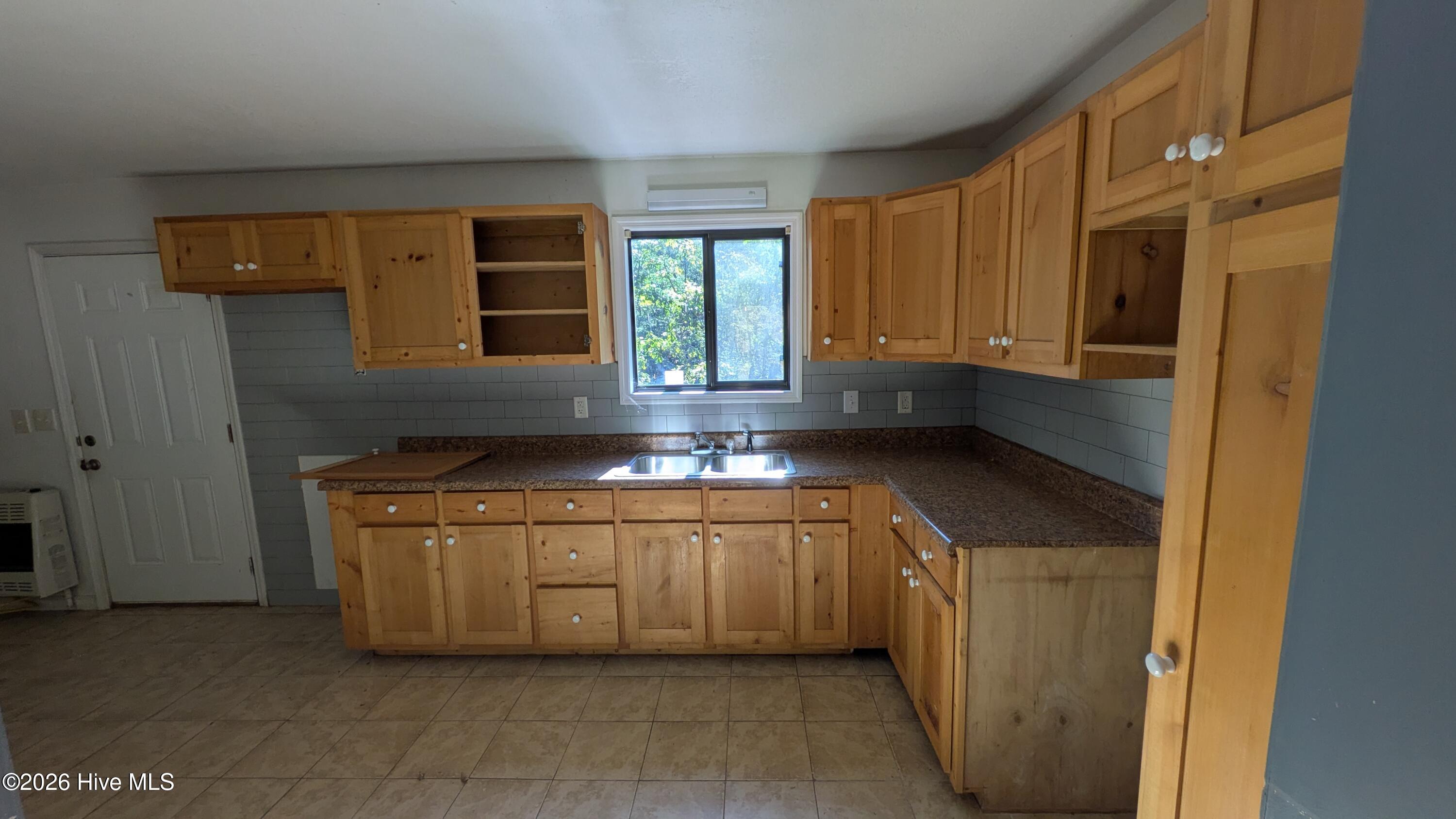 25 Raymond Road Property Photo 3