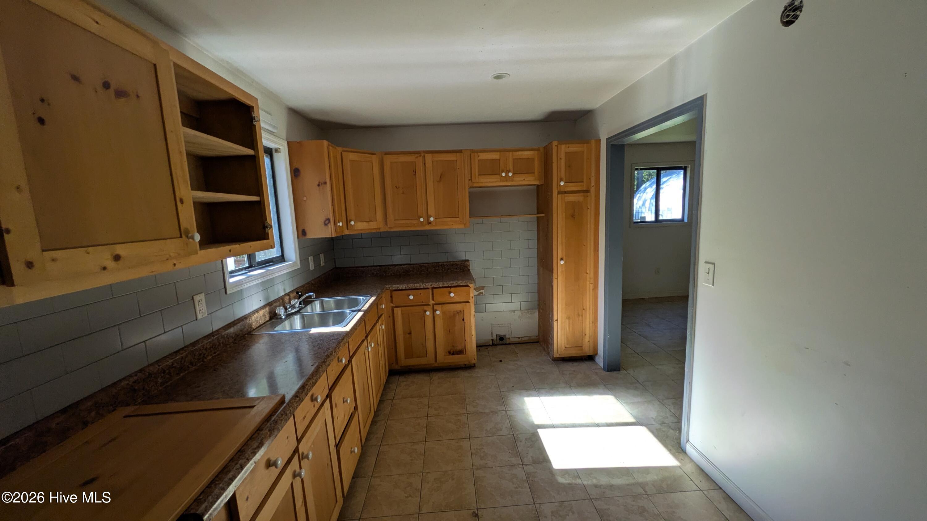 25 Raymond Road Property Photo 4