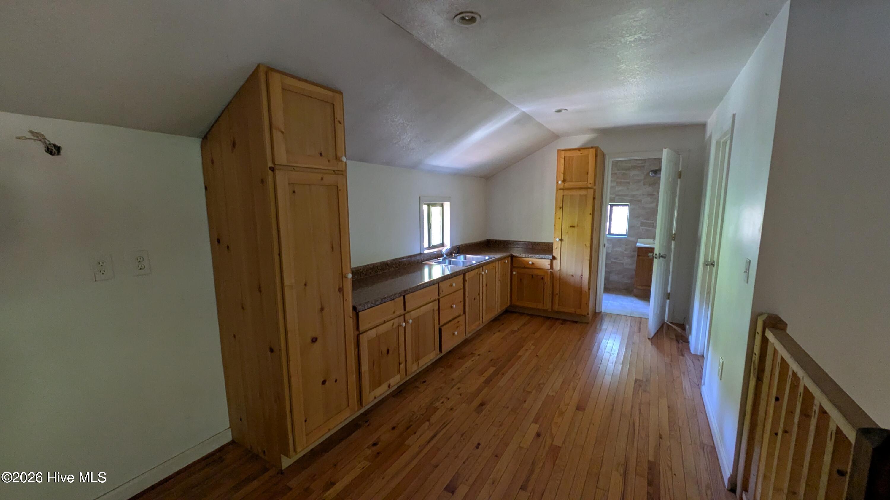 25 Raymond Road Property Photo 14