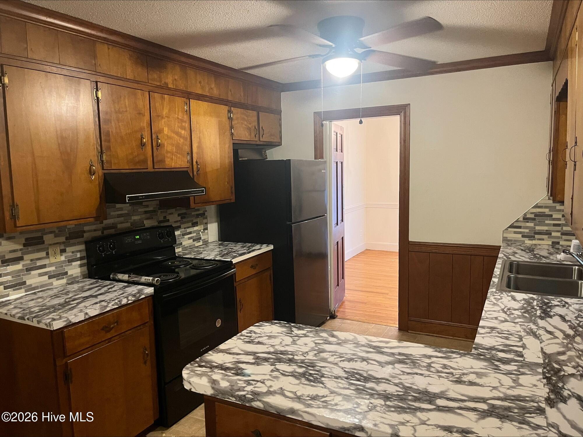 1214 S Wright Road Property Photo 4