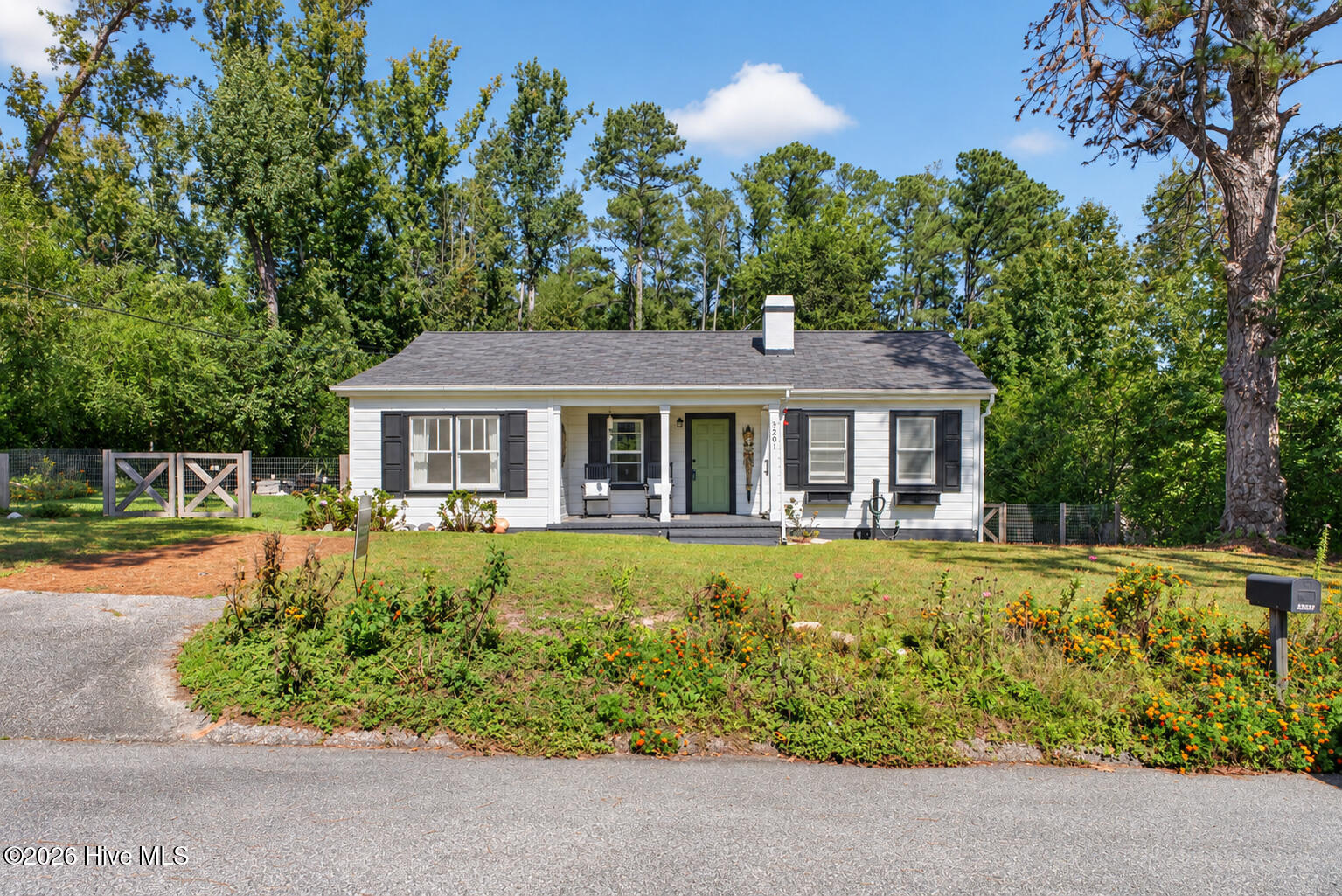 3201 Clarence Drive Property Photo 4