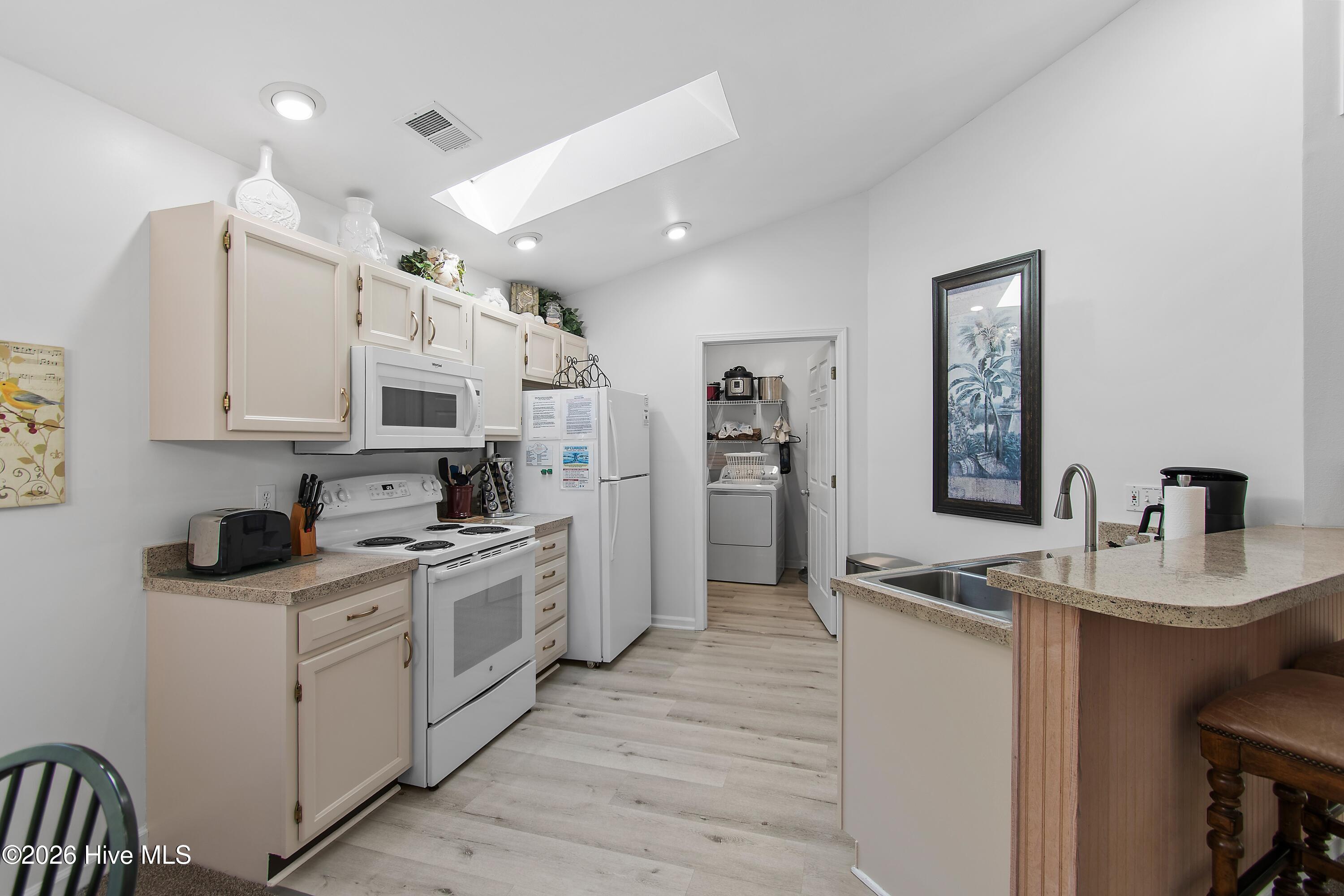 214 Kings Trail # B Property Photo 8