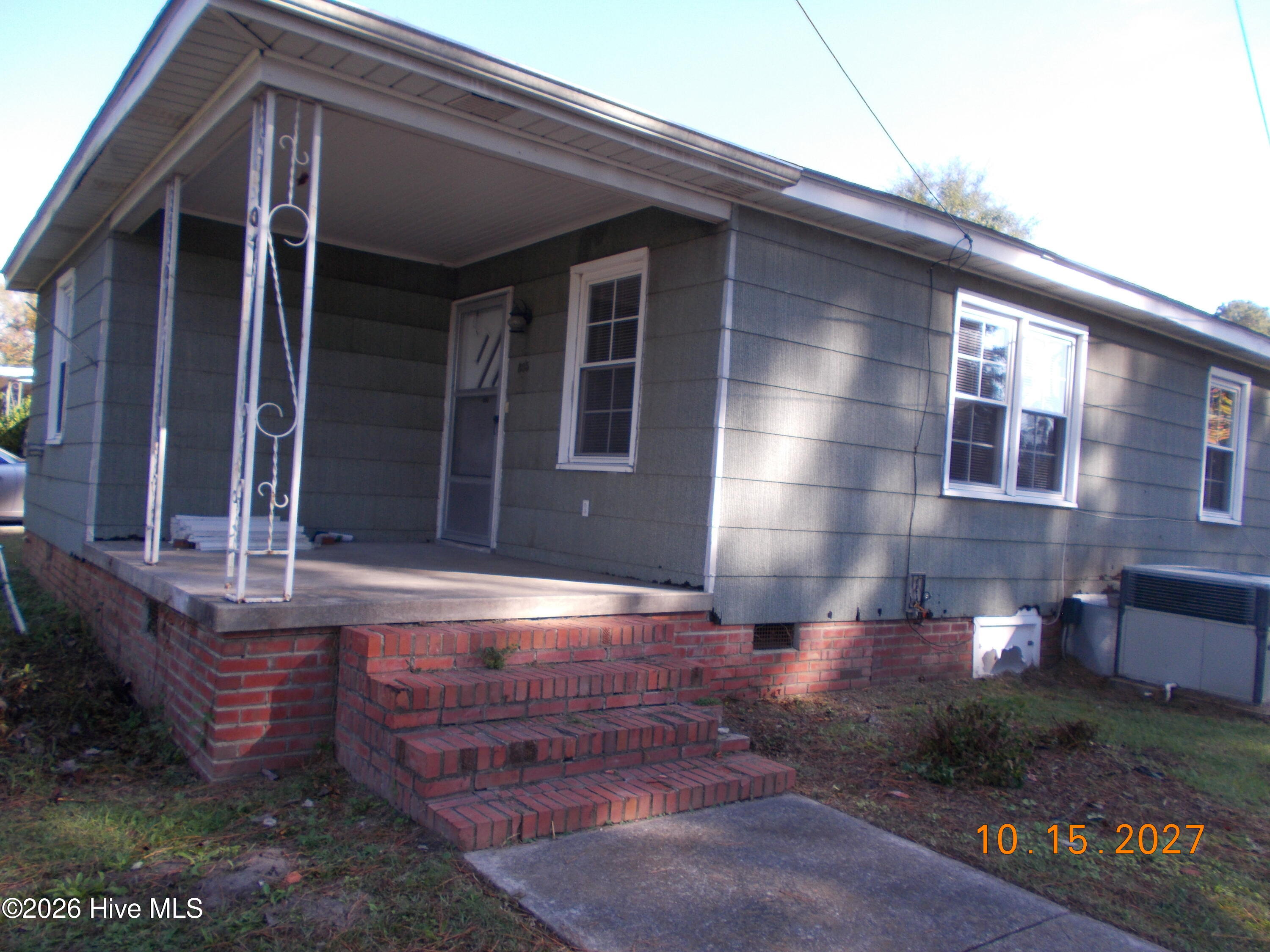 805 Sycamore Avenue Property Photo 1