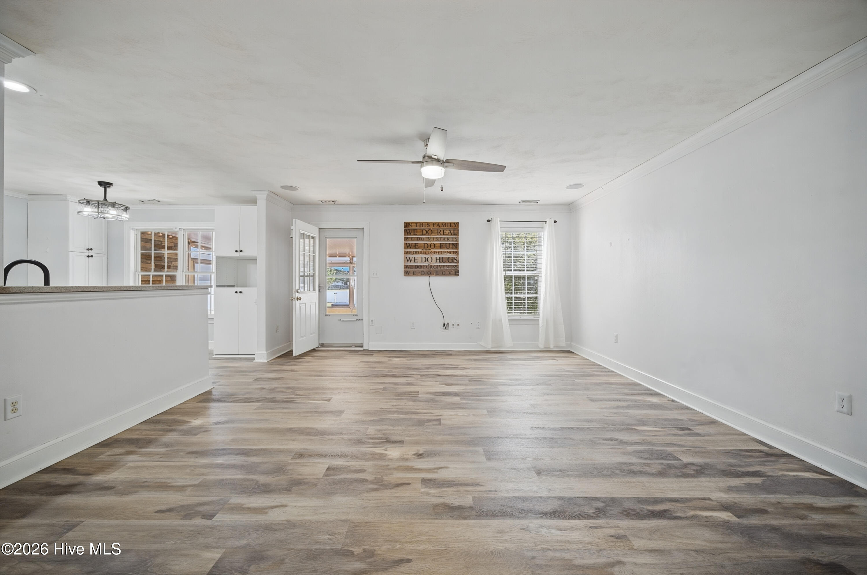 106 Elizabeth Circle Property Photo 6