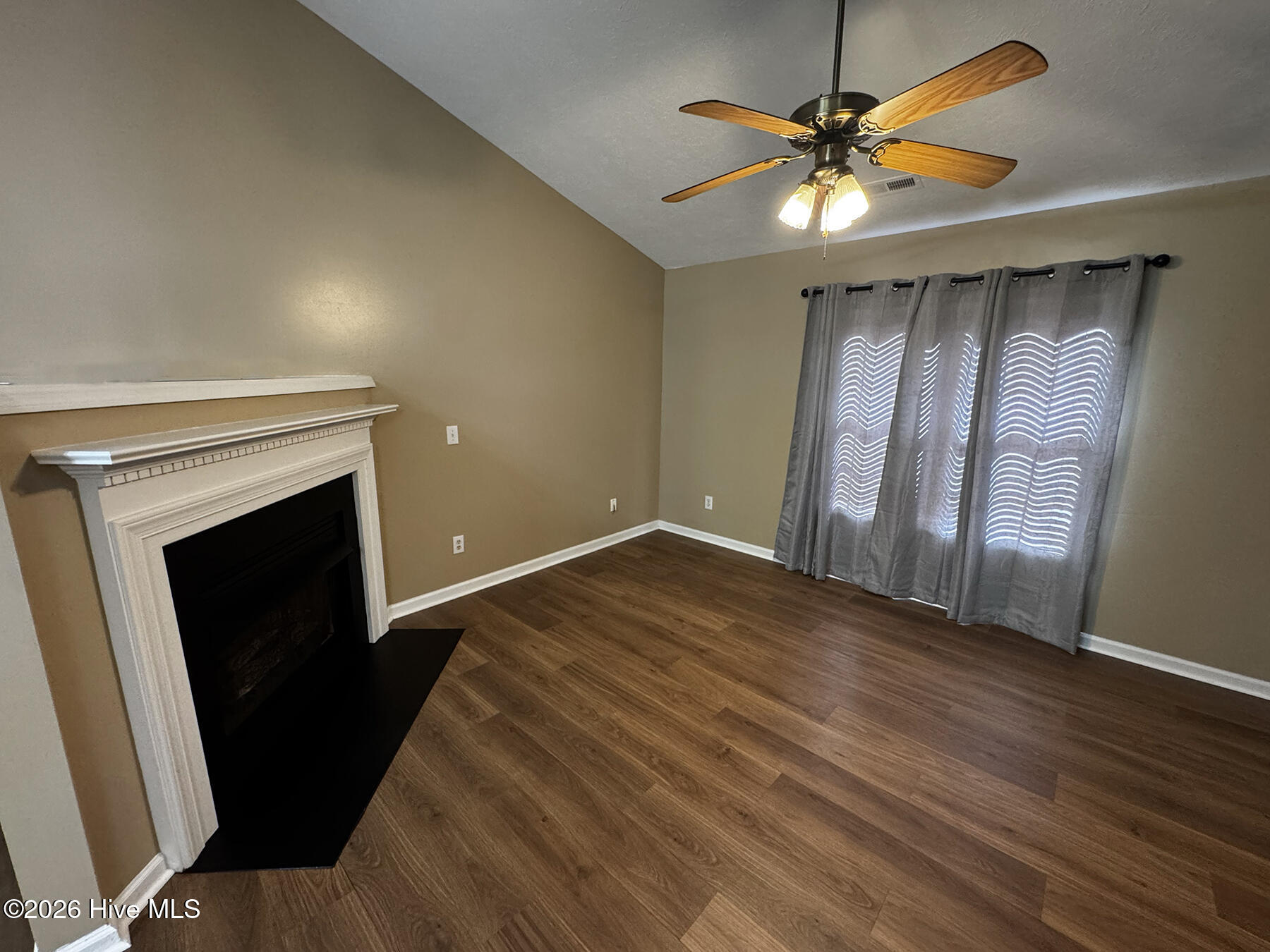 304 Northwoods Court Se Property Photo 3