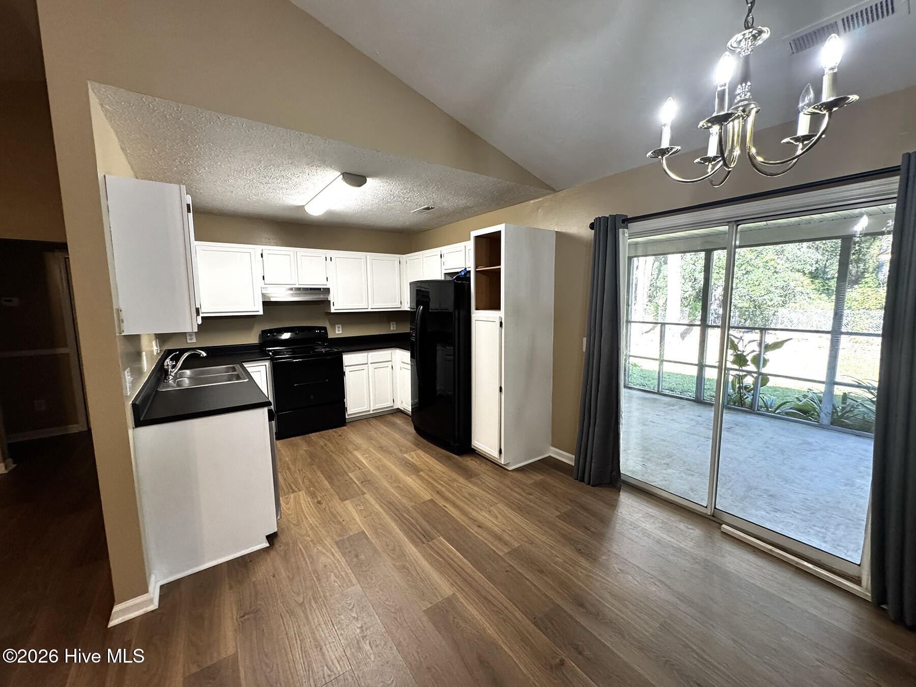 304 Northwoods Court Se Property Photo 5