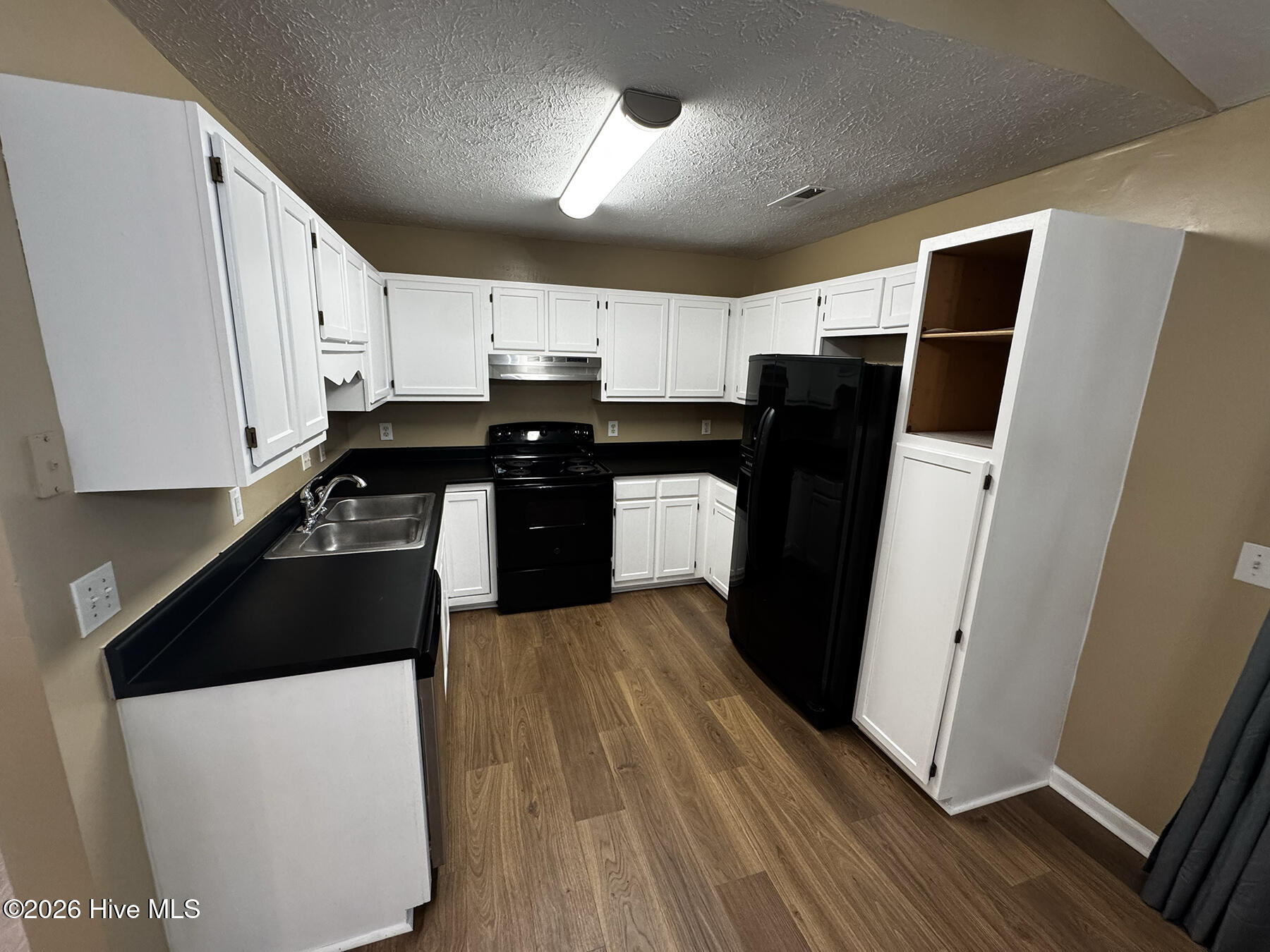 304 Northwoods Court Se Property Photo 6
