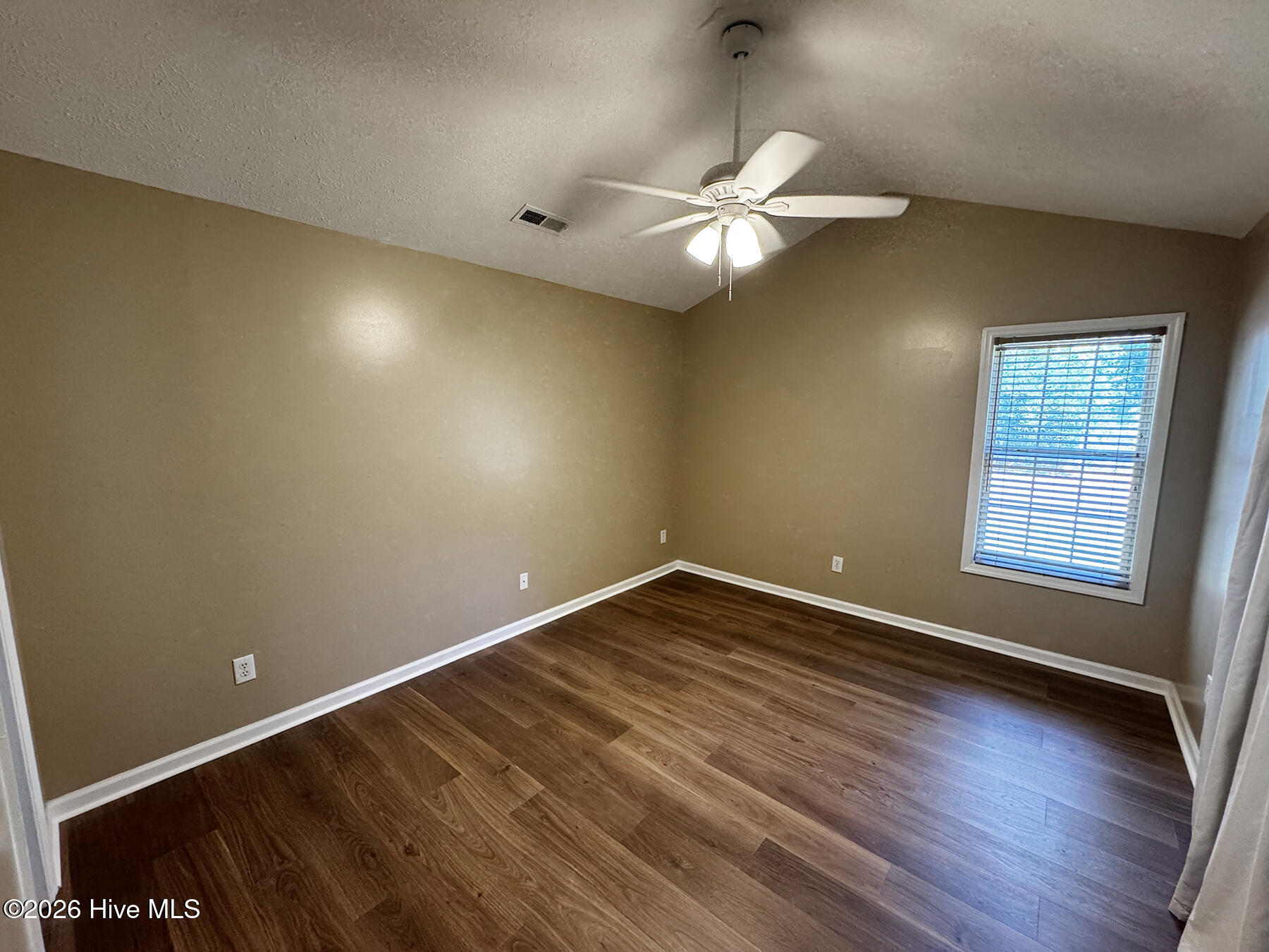 304 Northwoods Court Se Property Photo 7