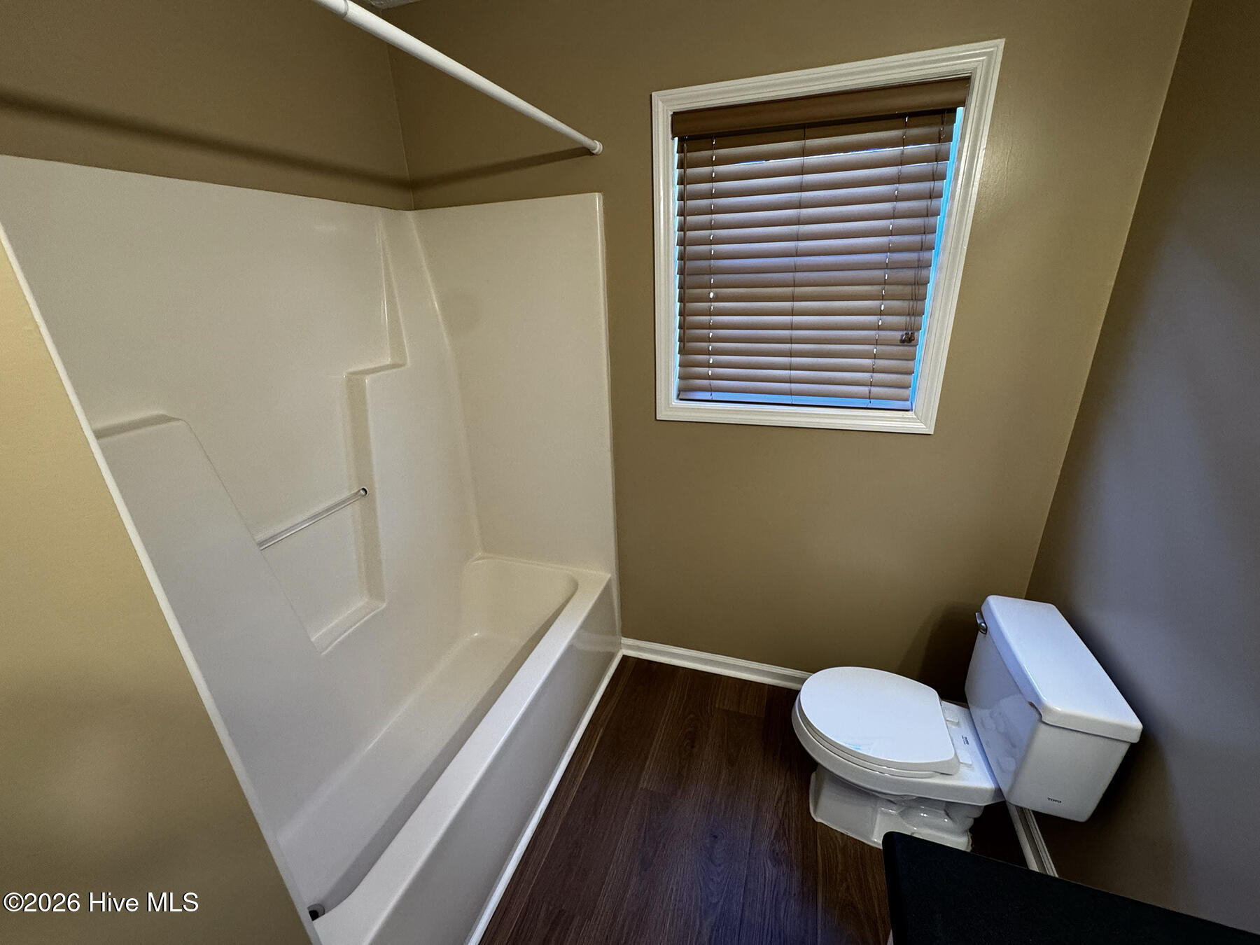 304 Northwoods Court Se Property Photo 11