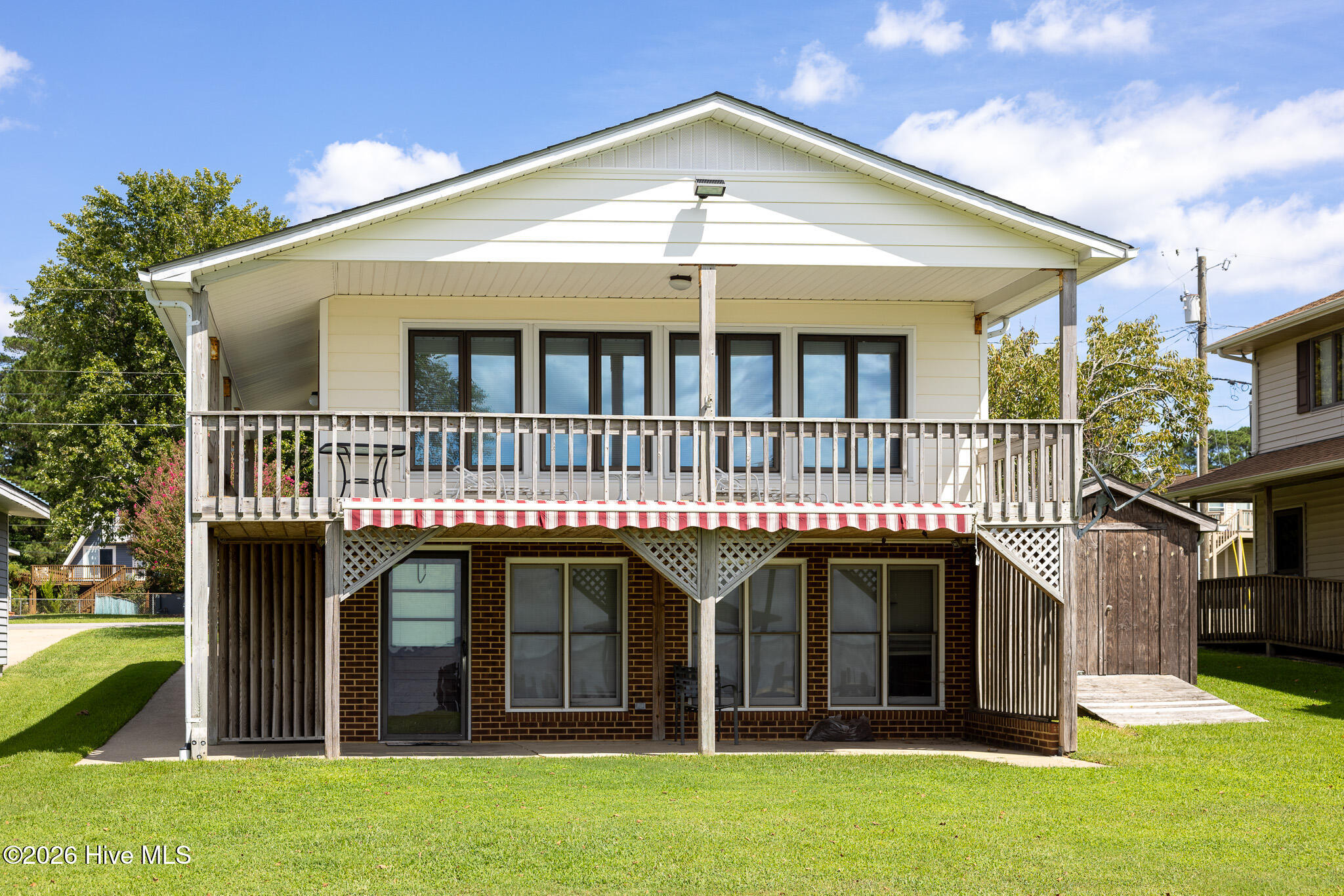 528 Surfside Drive Property Photo 3