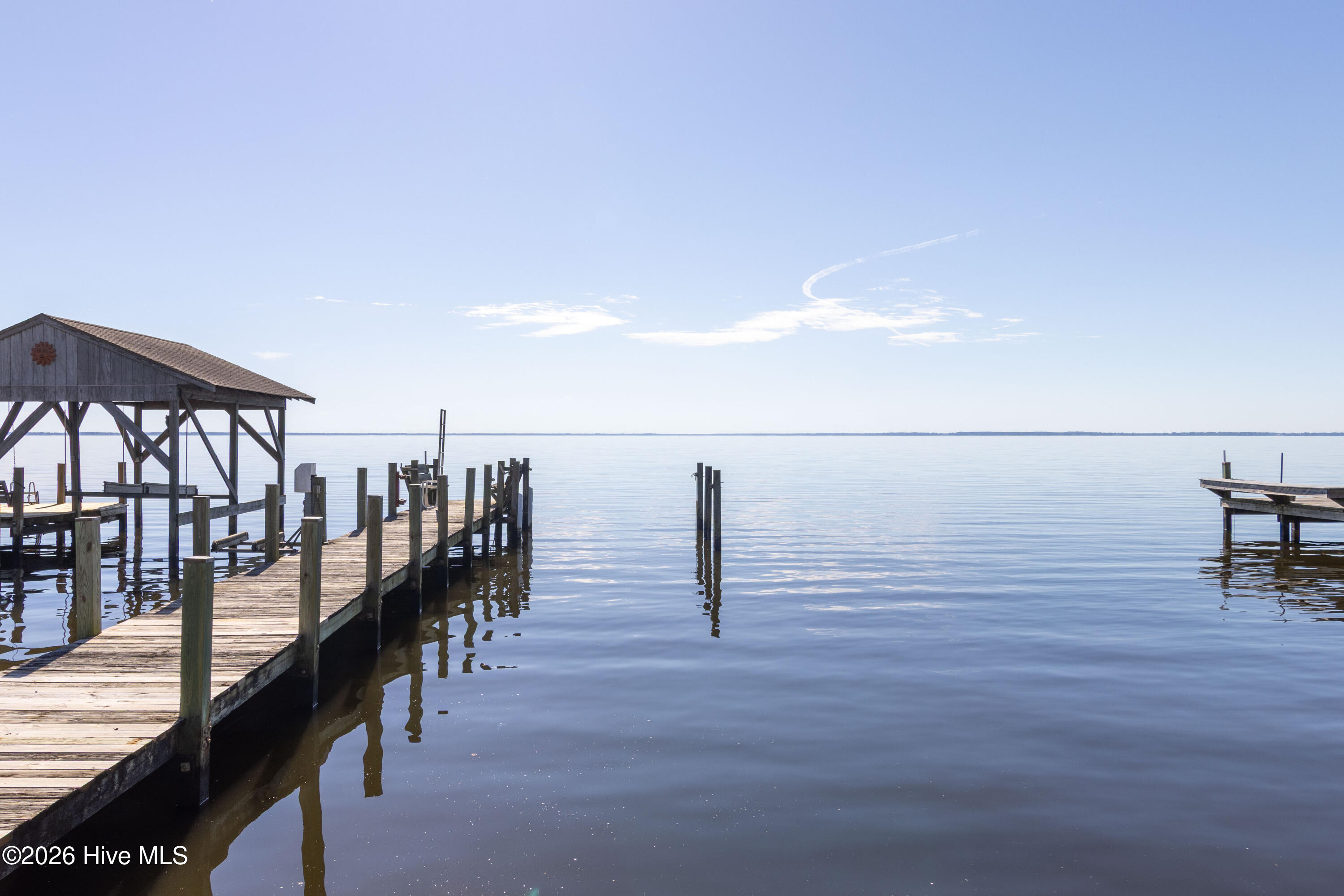 528 Surfside Drive Property Photo 4