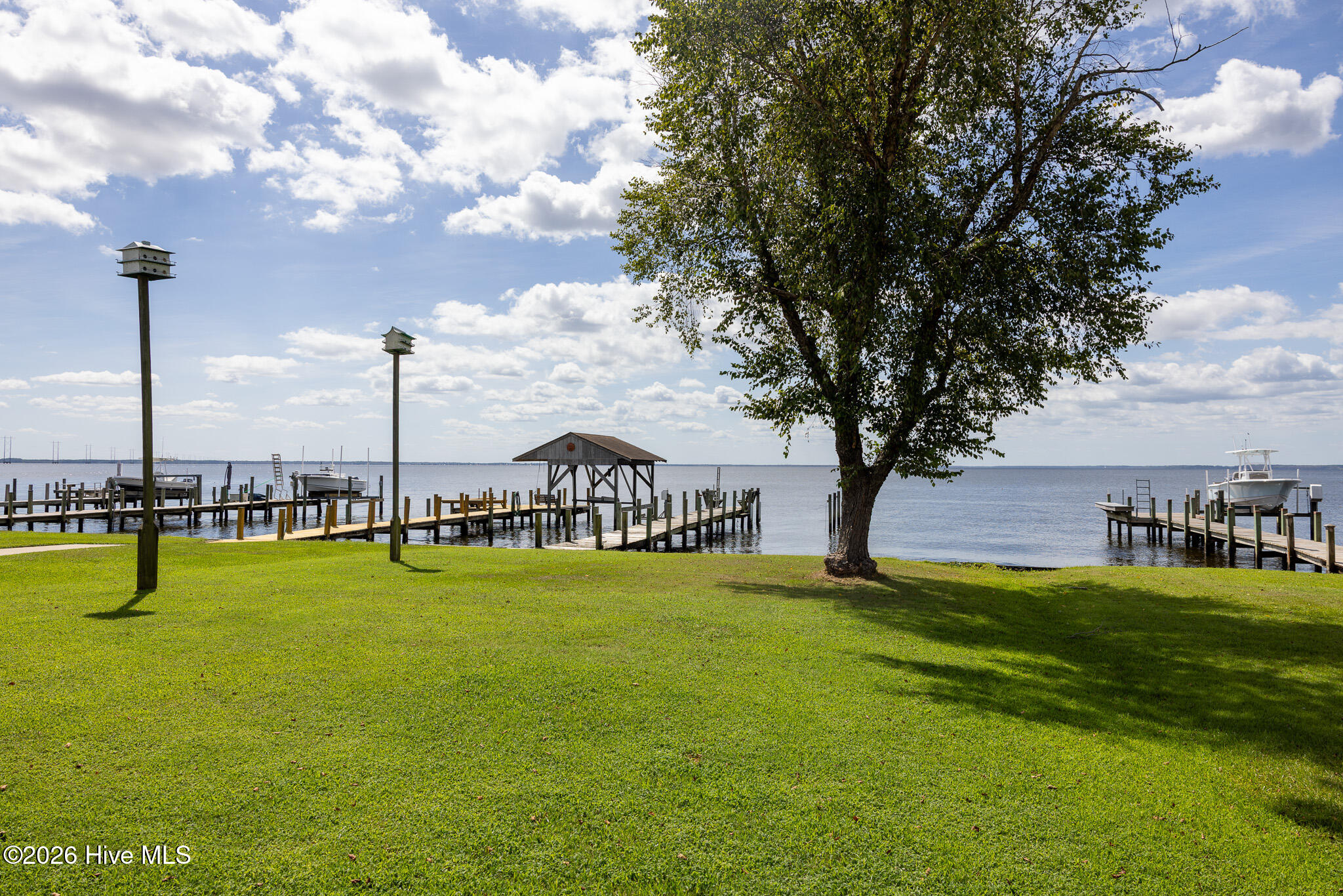 528 Surfside Drive Property Photo 5