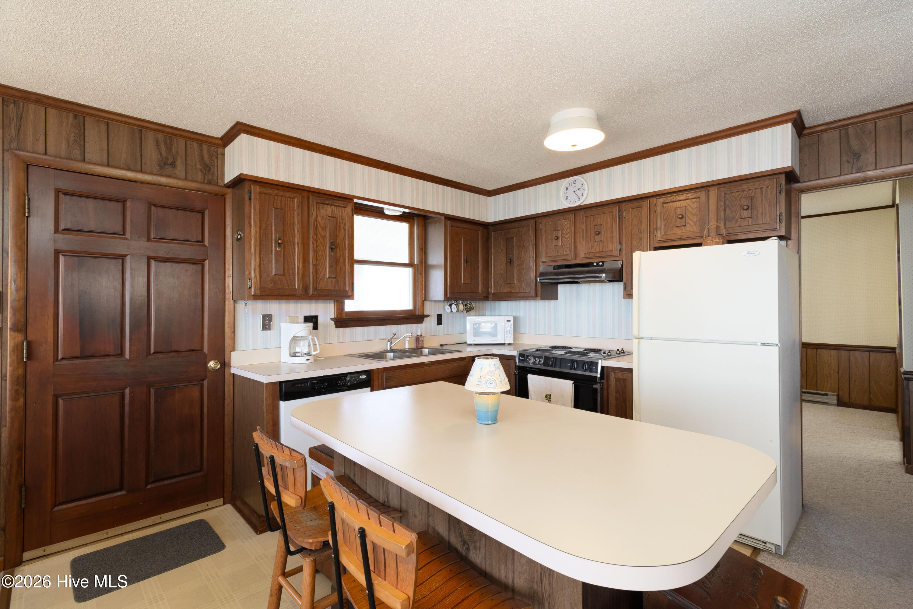 528 Surfside Drive Property Photo 8