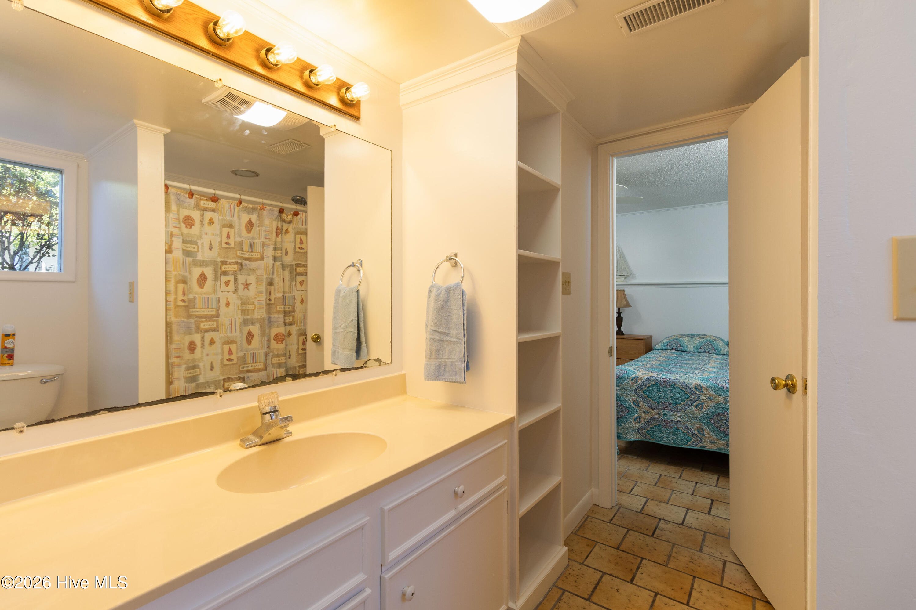 528 Surfside Drive Property Photo 21