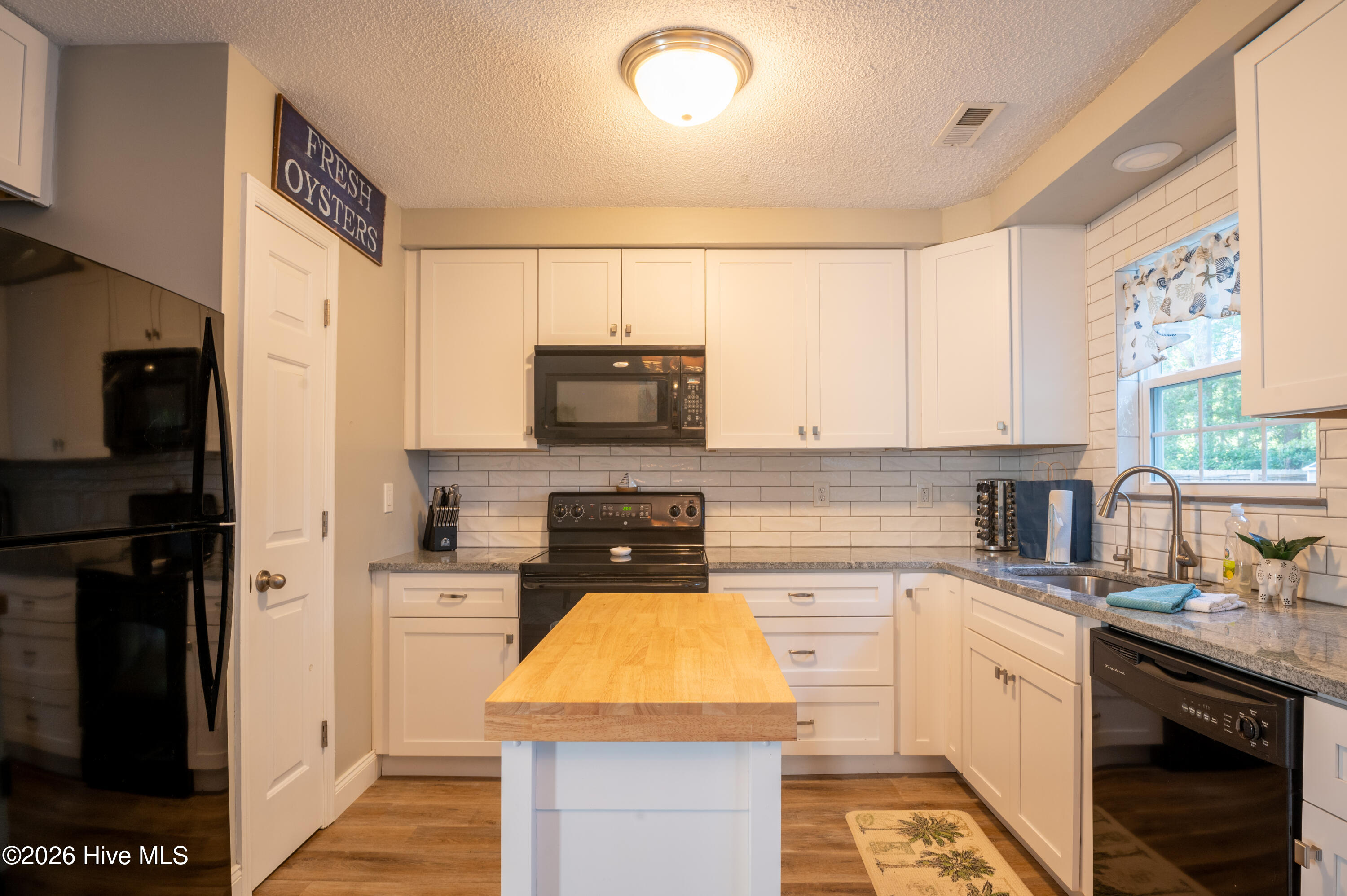 819 Brewster Lane Property Photo 8