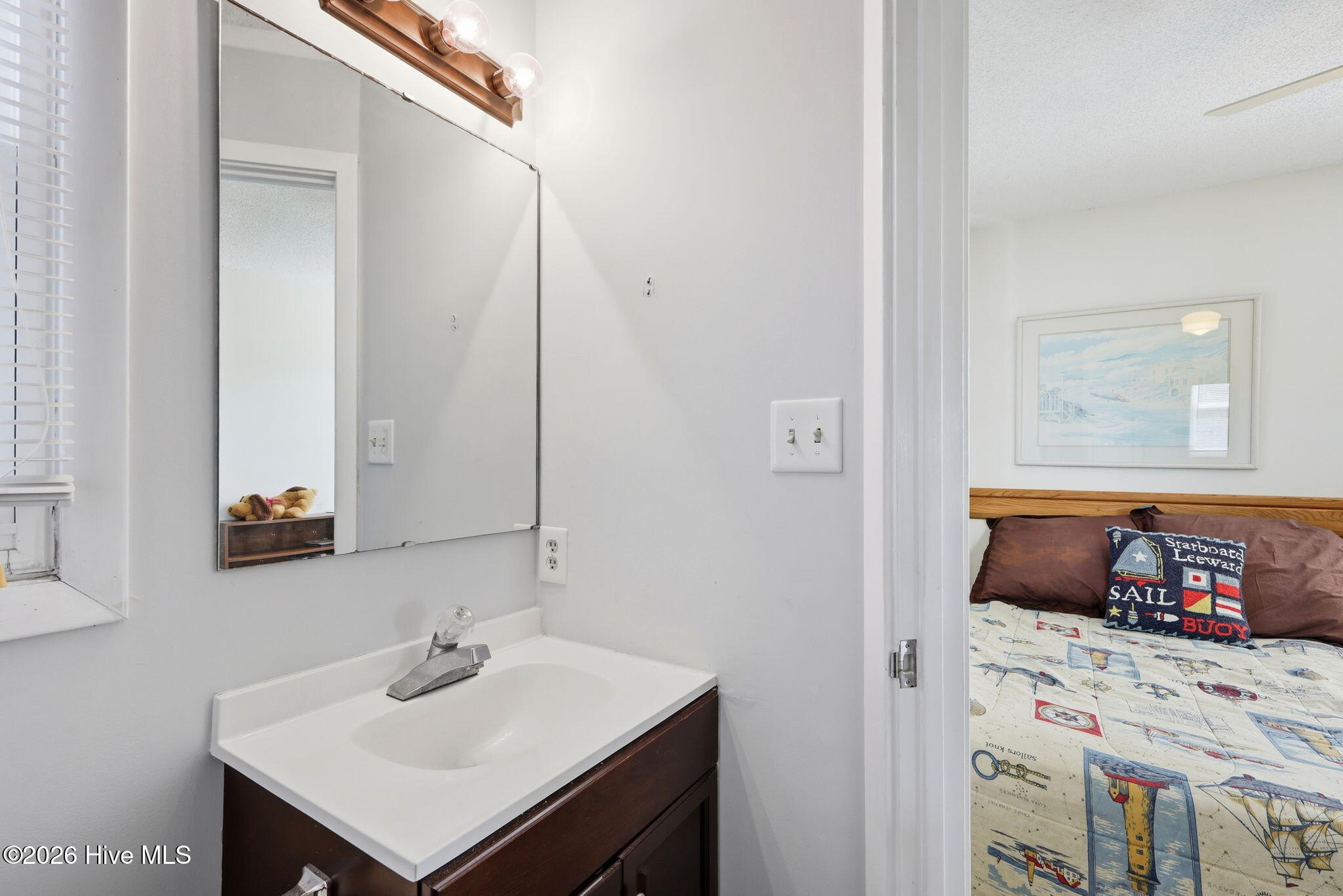 8710 Ocean View Drive W Property Photo 10
