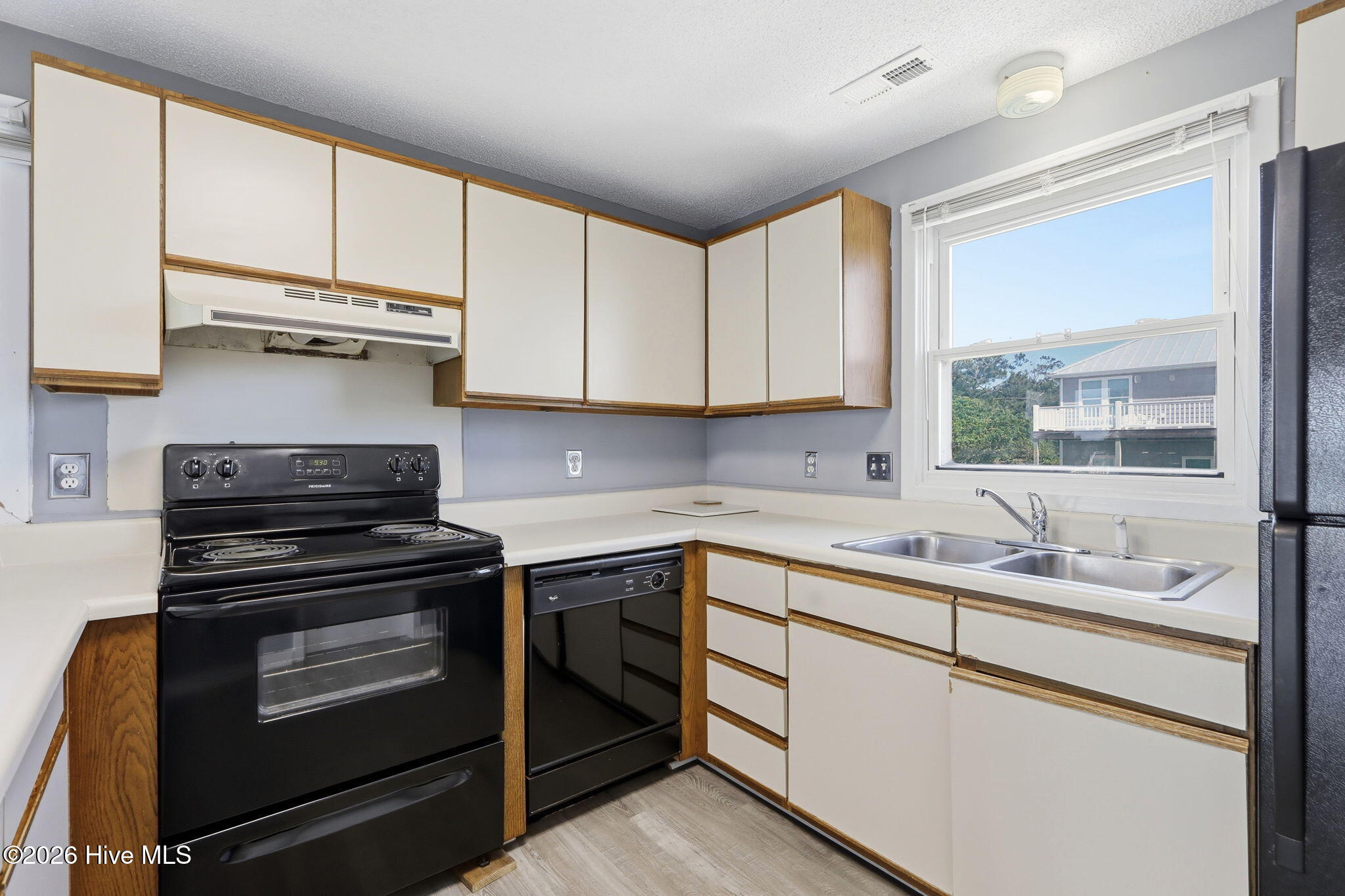 8710 Ocean View Drive W Property Photo 36