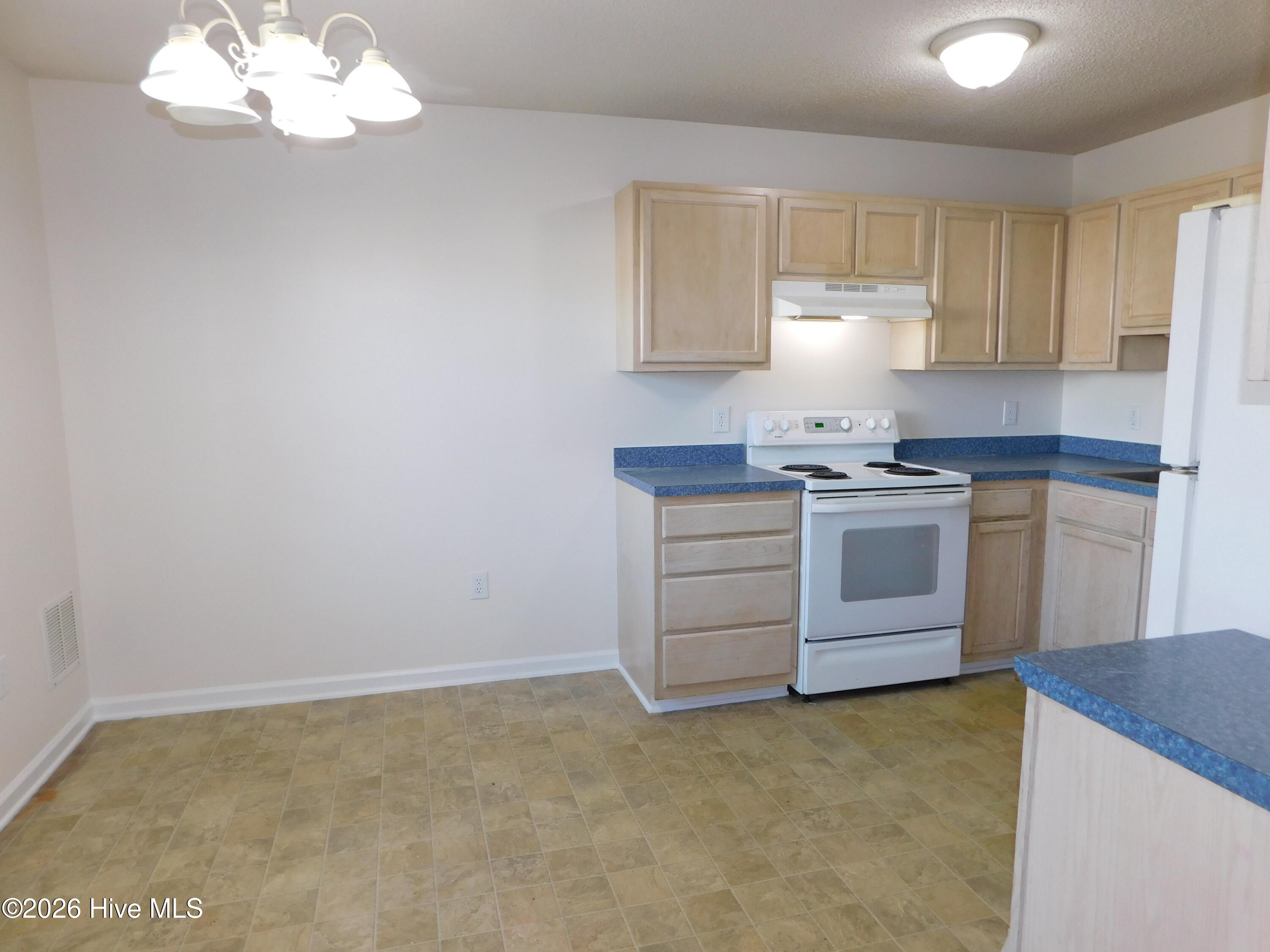 303 Courtyard E 303 Property Photo 6
