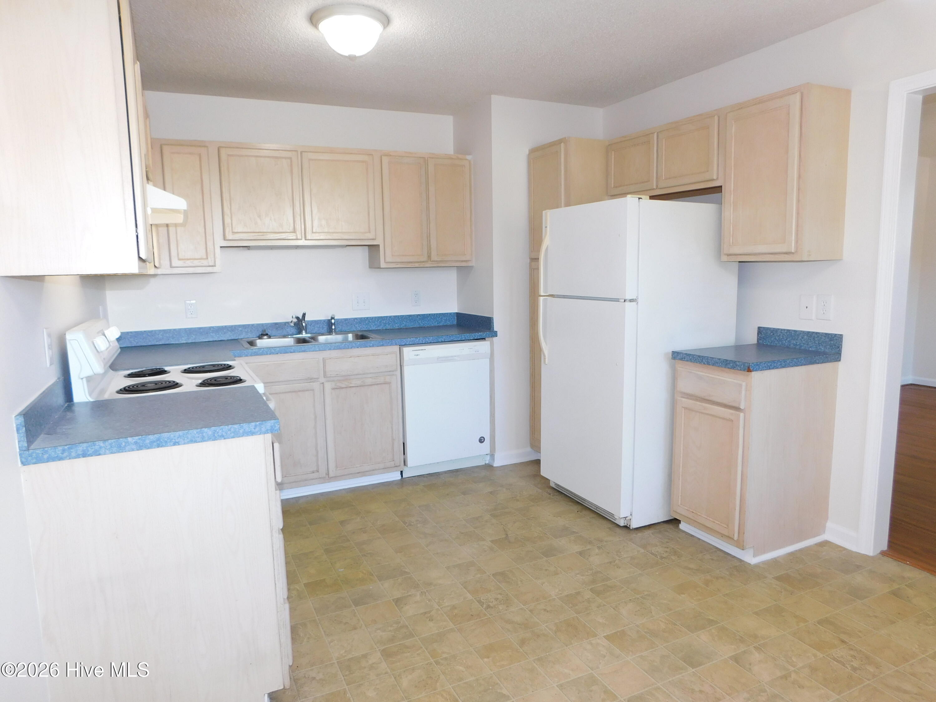 303 Courtyard E 303 Property Photo 7